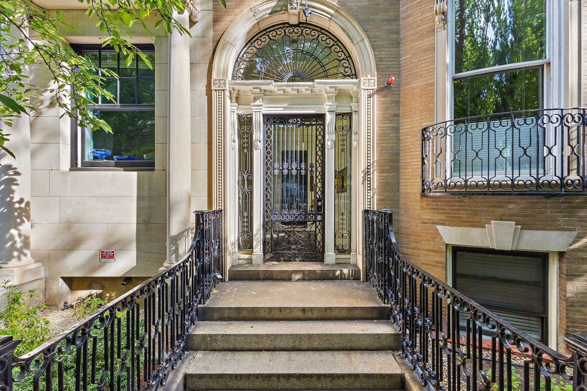Condominium at 405 Commonwealth Ave # 8, Boston MA 02215, photo 3 of 27