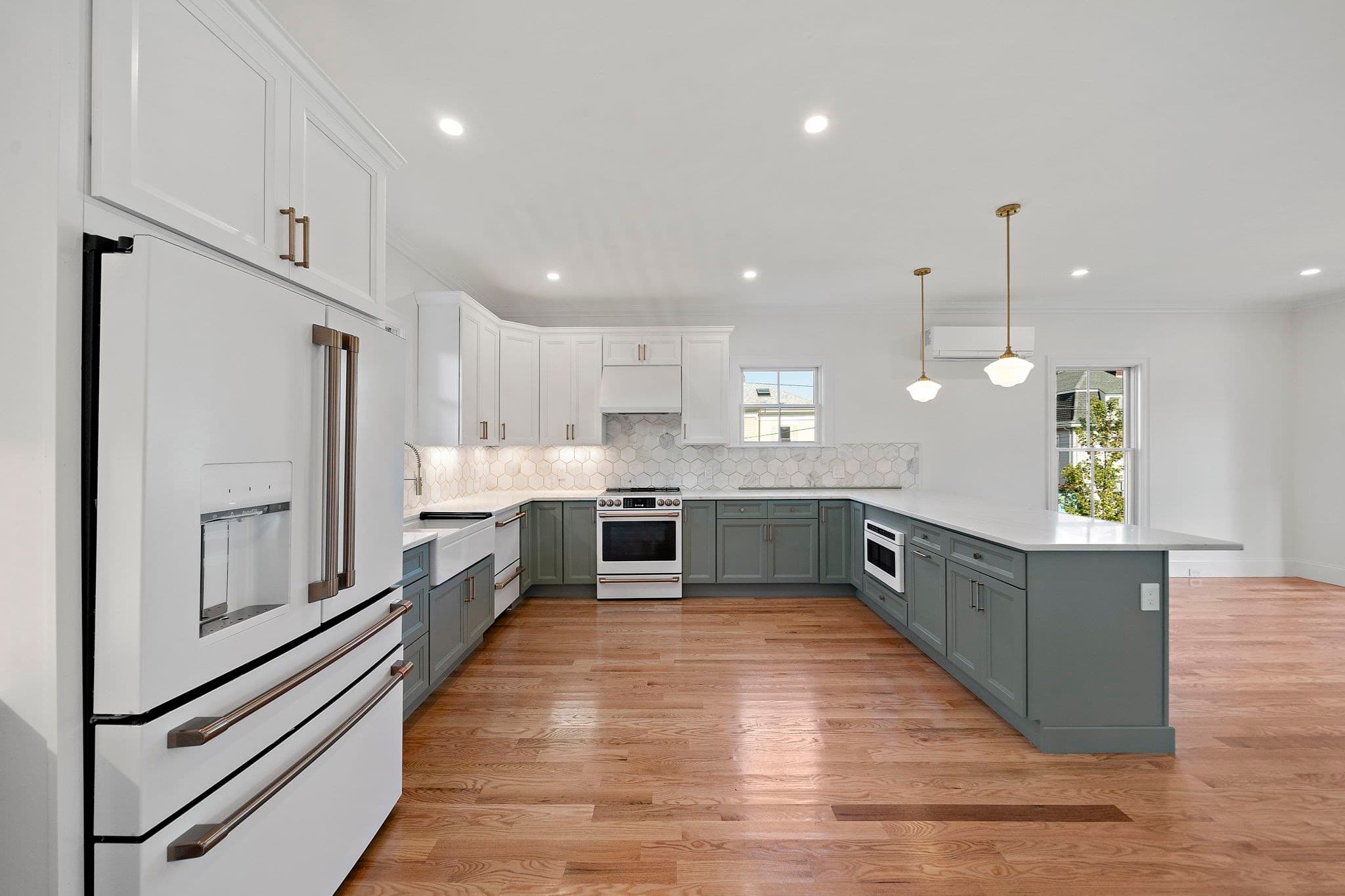 Single Family Residence at 118 Prospect St, Gloucester MA 01930, Gloucester, photo 6 of 39