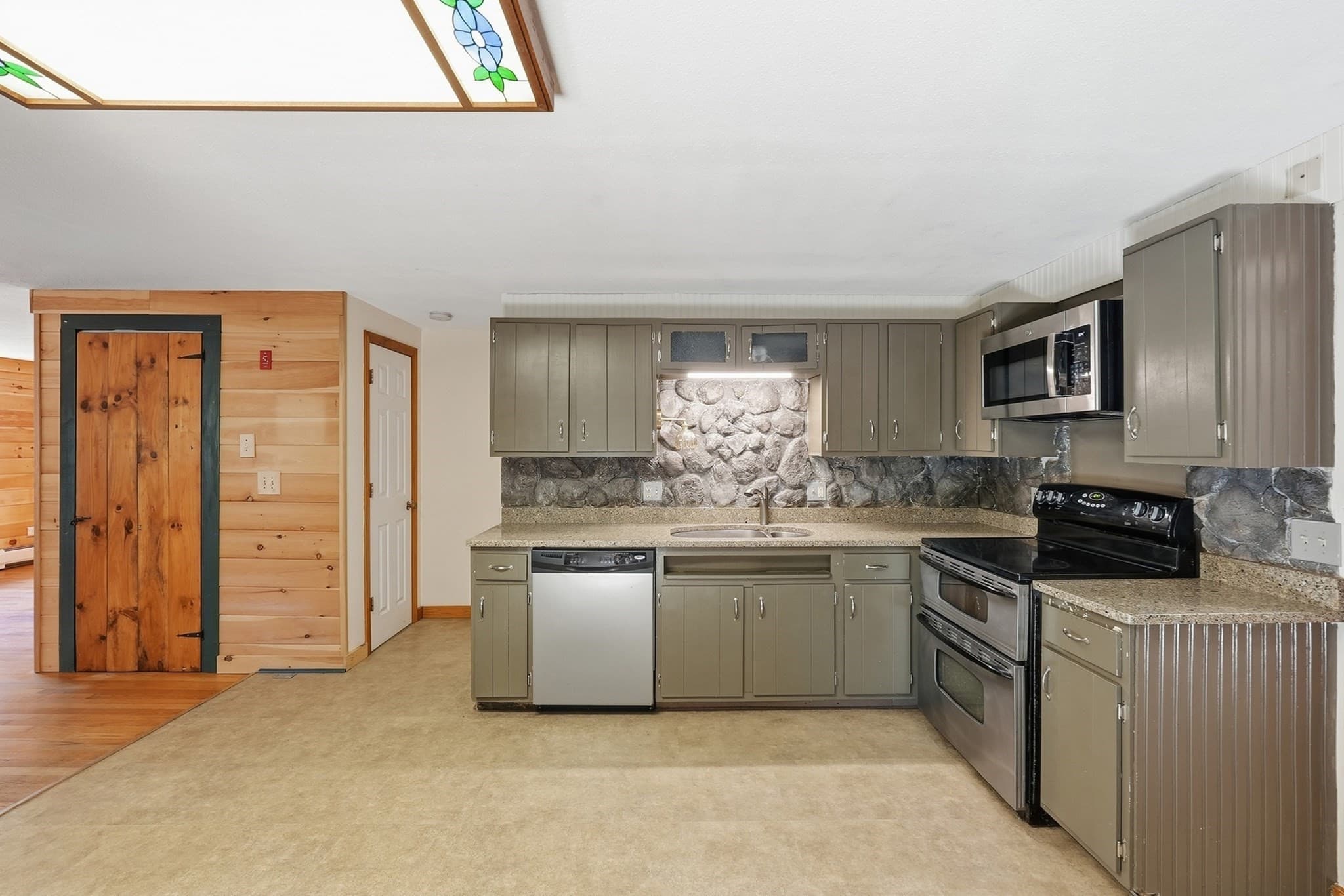 Single Family Residence at 5 Old Farm Cir, Belchertown MA 01007, Belchertown, photo 13 of 42