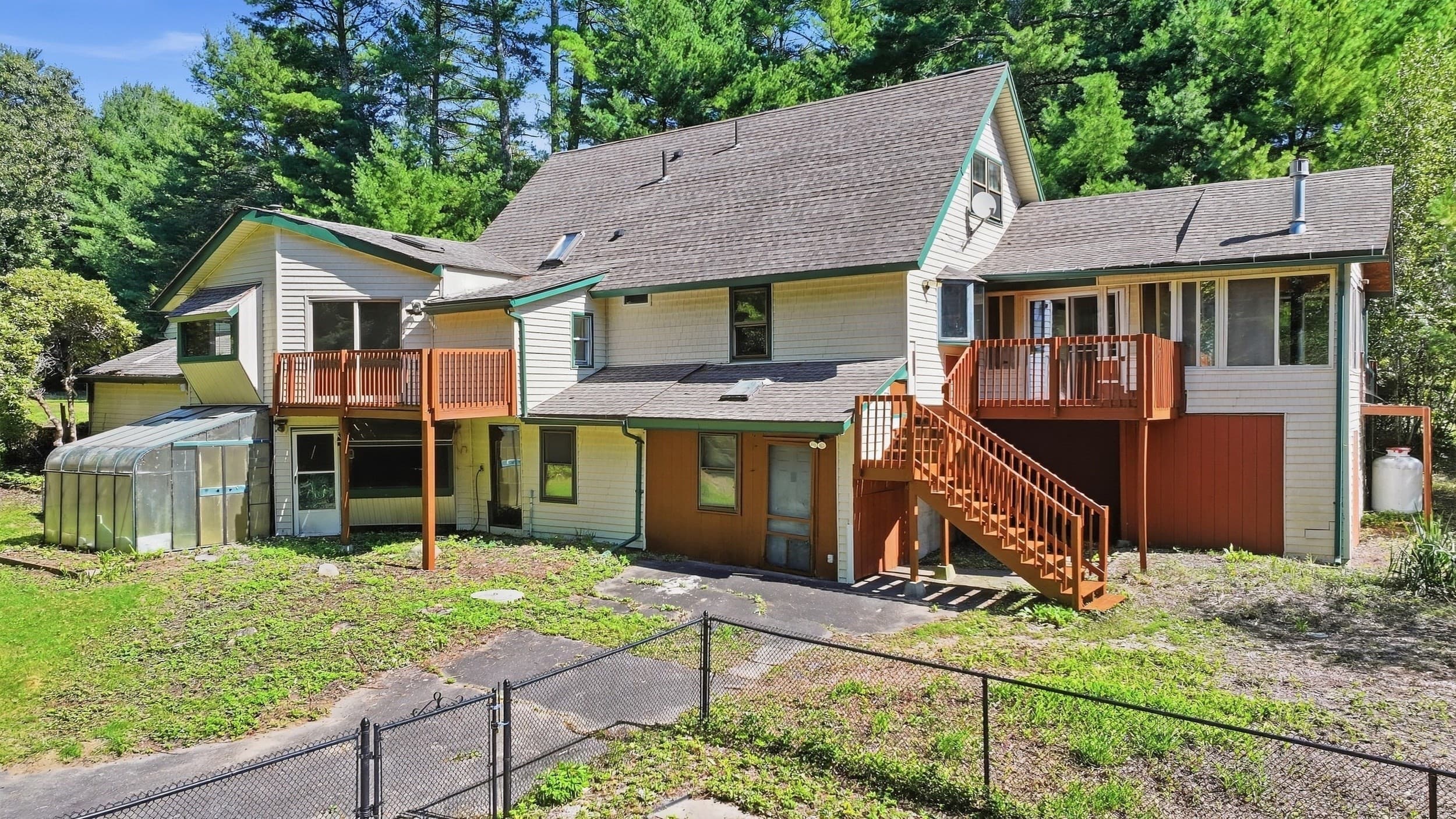 5 Old Farm Cir, Belchertown MA 01007