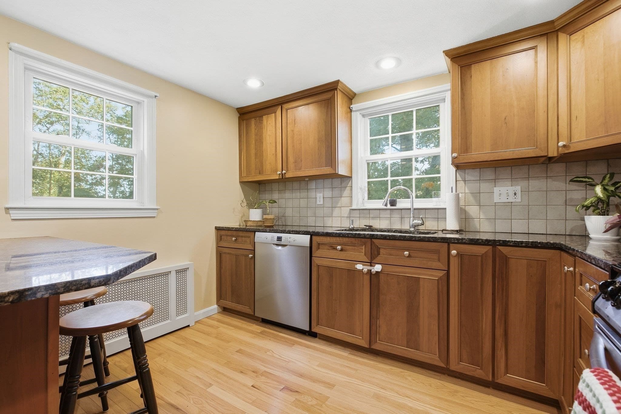 Single Family Residence at 1 Great Pines Ave, Burlington MA 01803, Burlington, photo 7 of 42