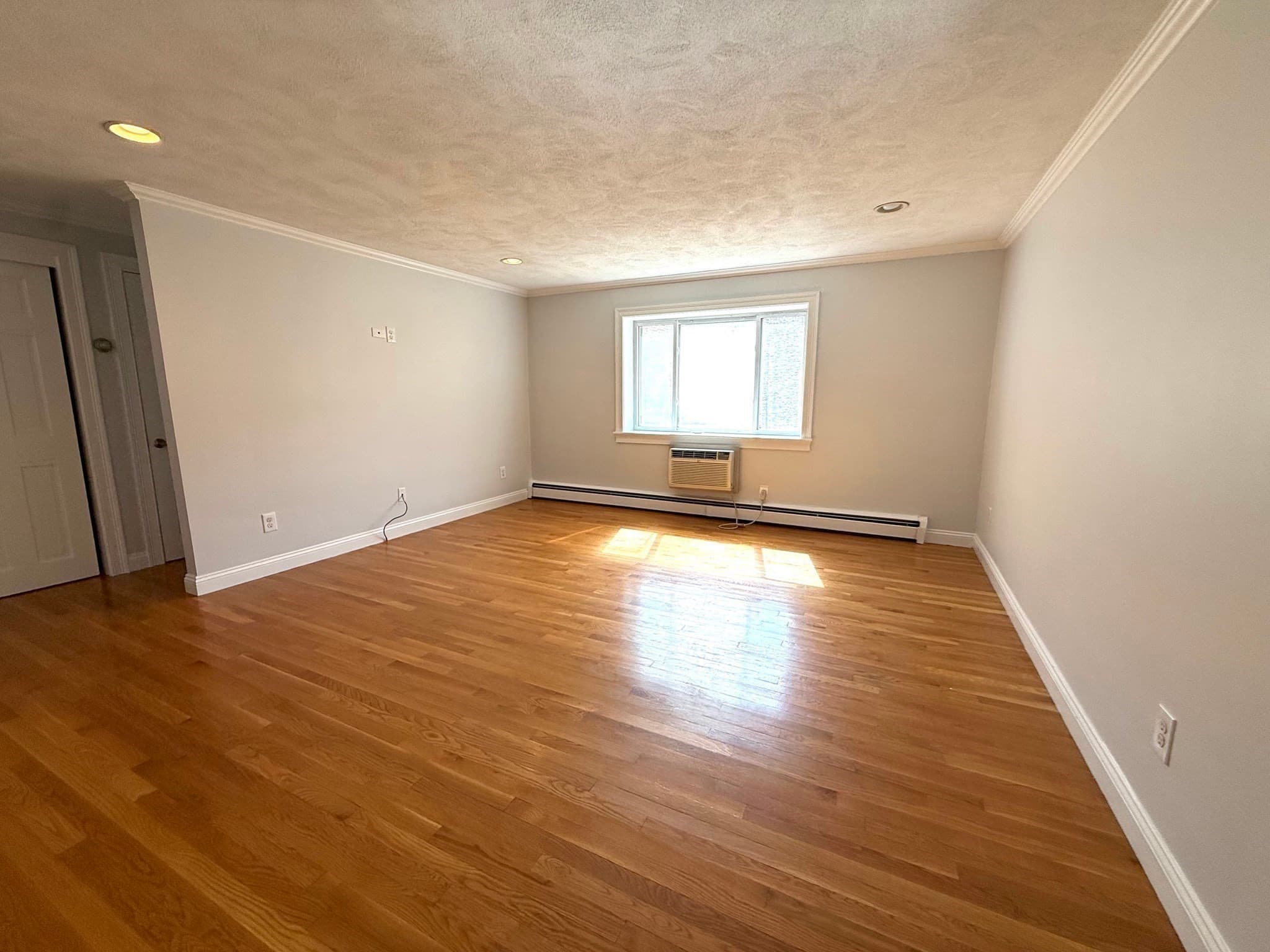 Condominium at 40 Bryon Rd # 4, Boston MA 02467, Boston, photo 6 of 22