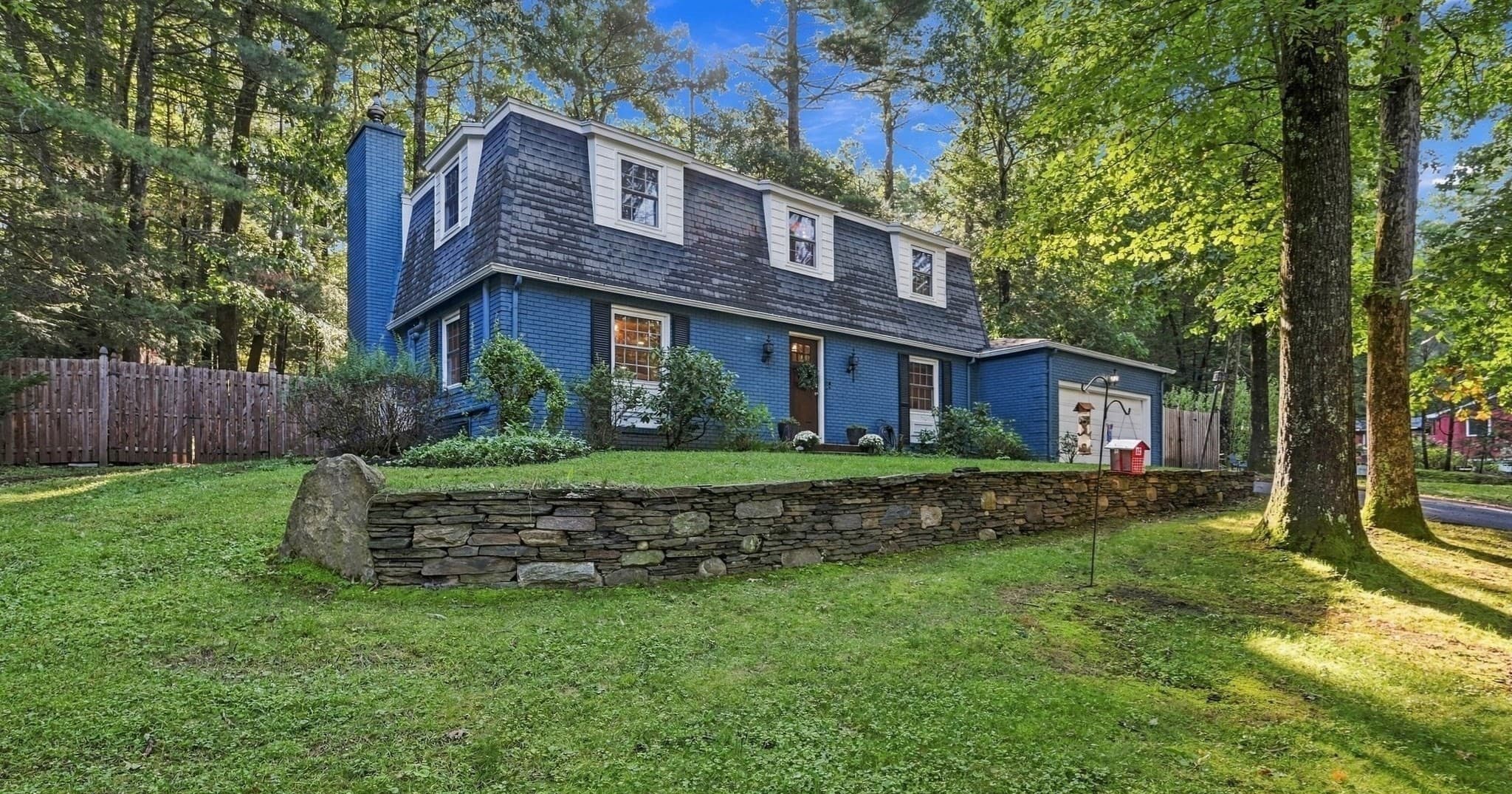 218 Heatherstone Rd, Amherst MA 01002