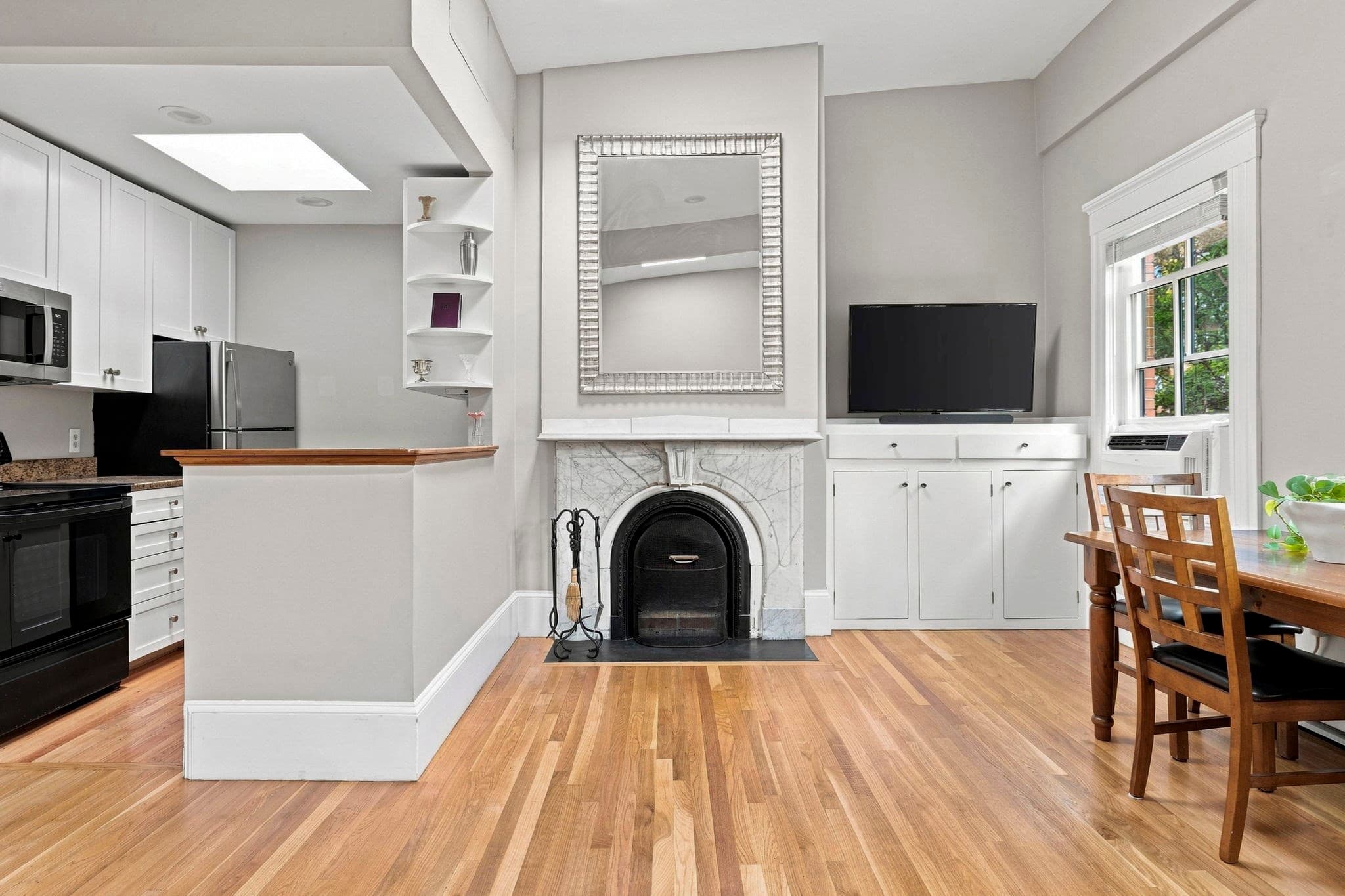 Condominium at 32 Milford PH, Boston MA 02118, photo 6 of 15