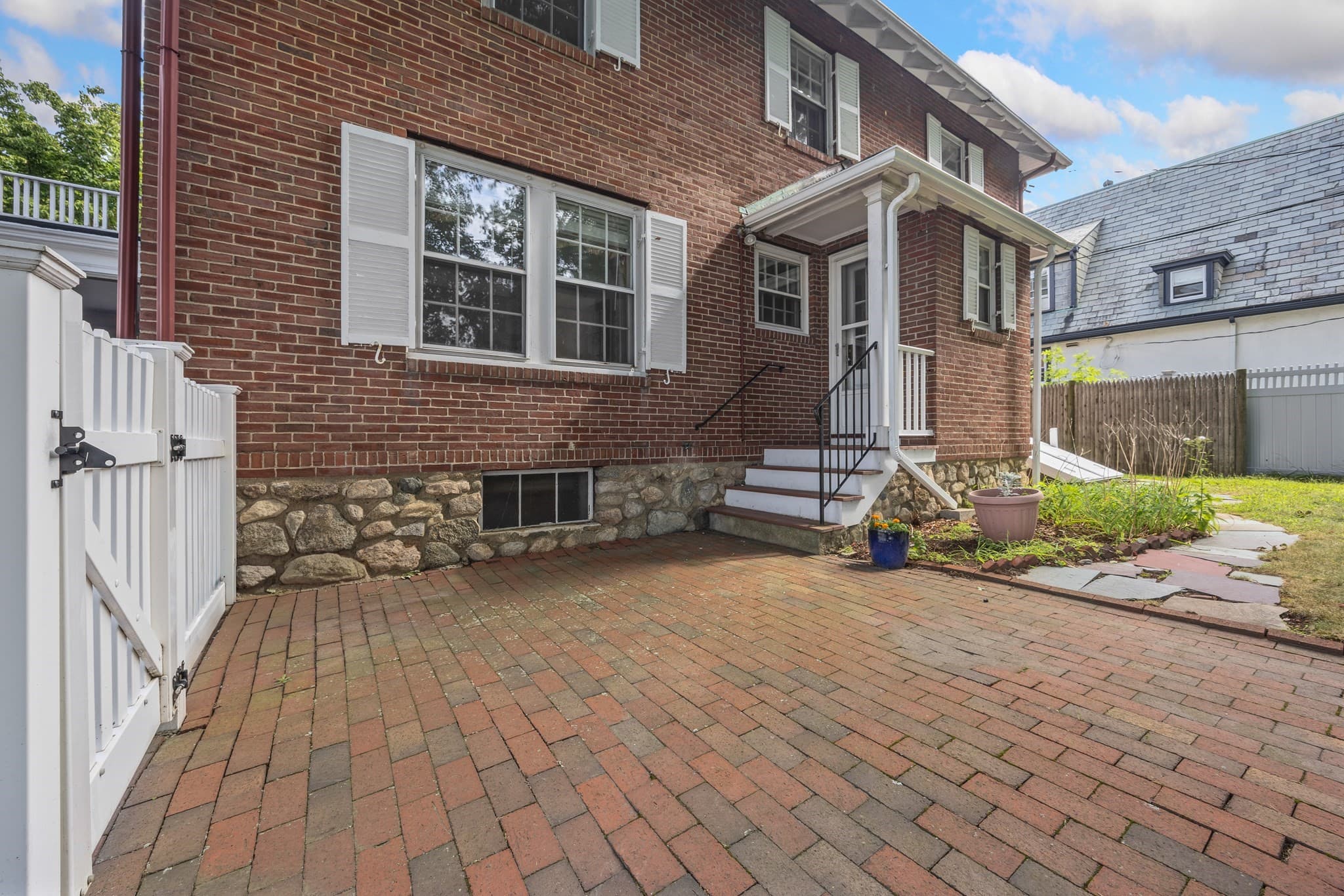 Single Family Residence at 525 Lynn Fells Parkway, Melrose MA 02176, Melrose, photo 2 of 30