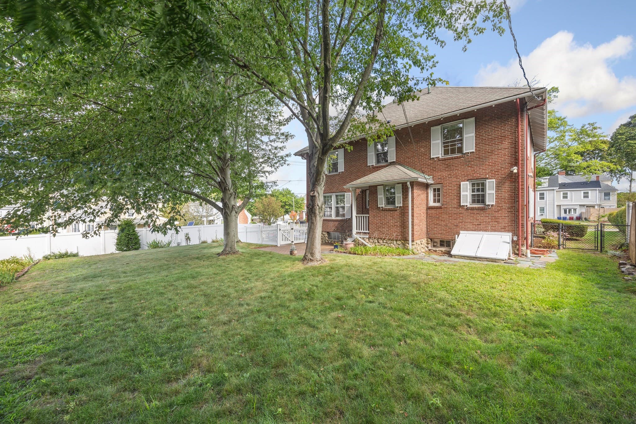 Single Family Residence at 525 Lynn Fells Parkway, Melrose MA 02176, Melrose, photo 3 of 30