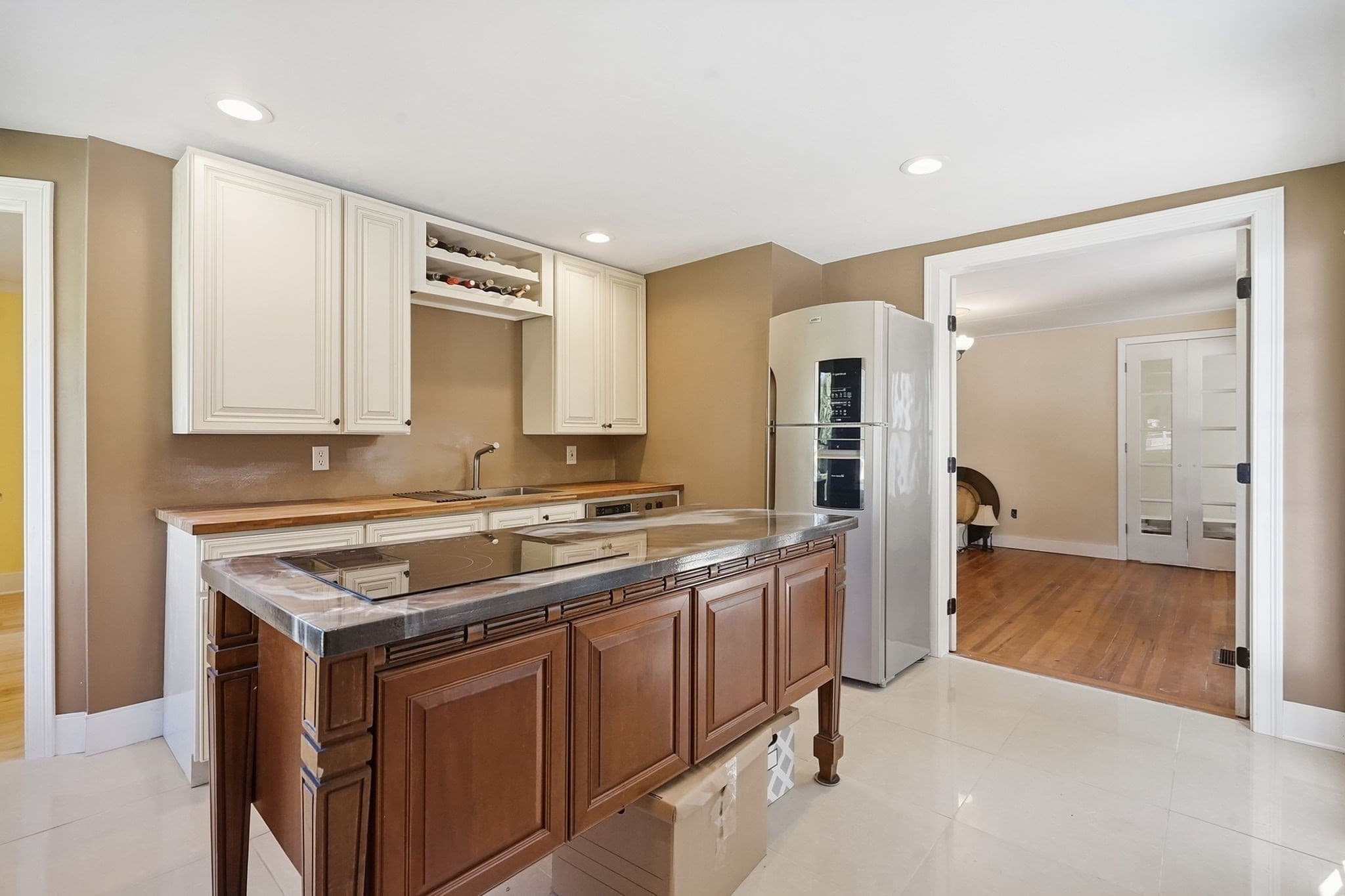 3 Family at 42 Jabish St, Belchertown MA 01007, photo 3 of 42