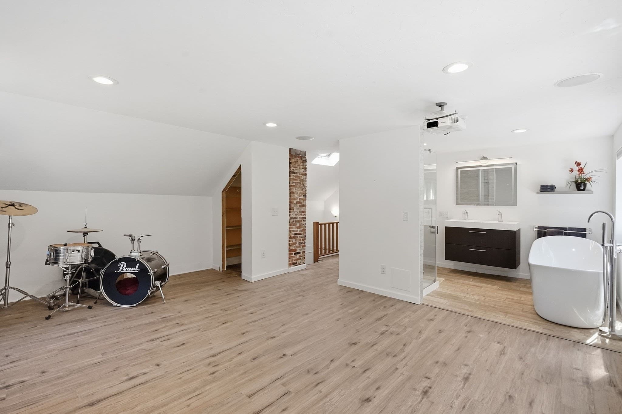3 Family at 42 Jabish St, Belchertown MA 01007, photo 9 of 42