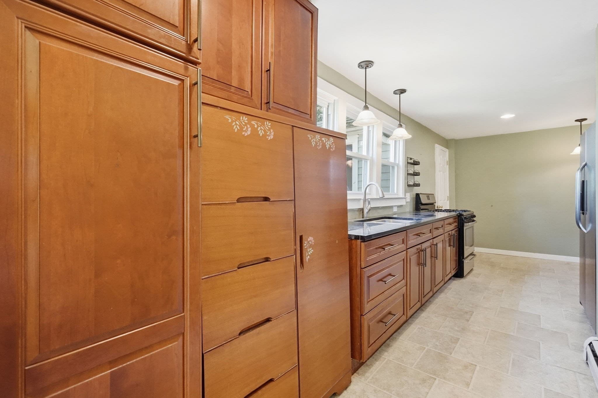 3 Family at 42 Jabish St, Belchertown MA 01007, photo 25 of 42