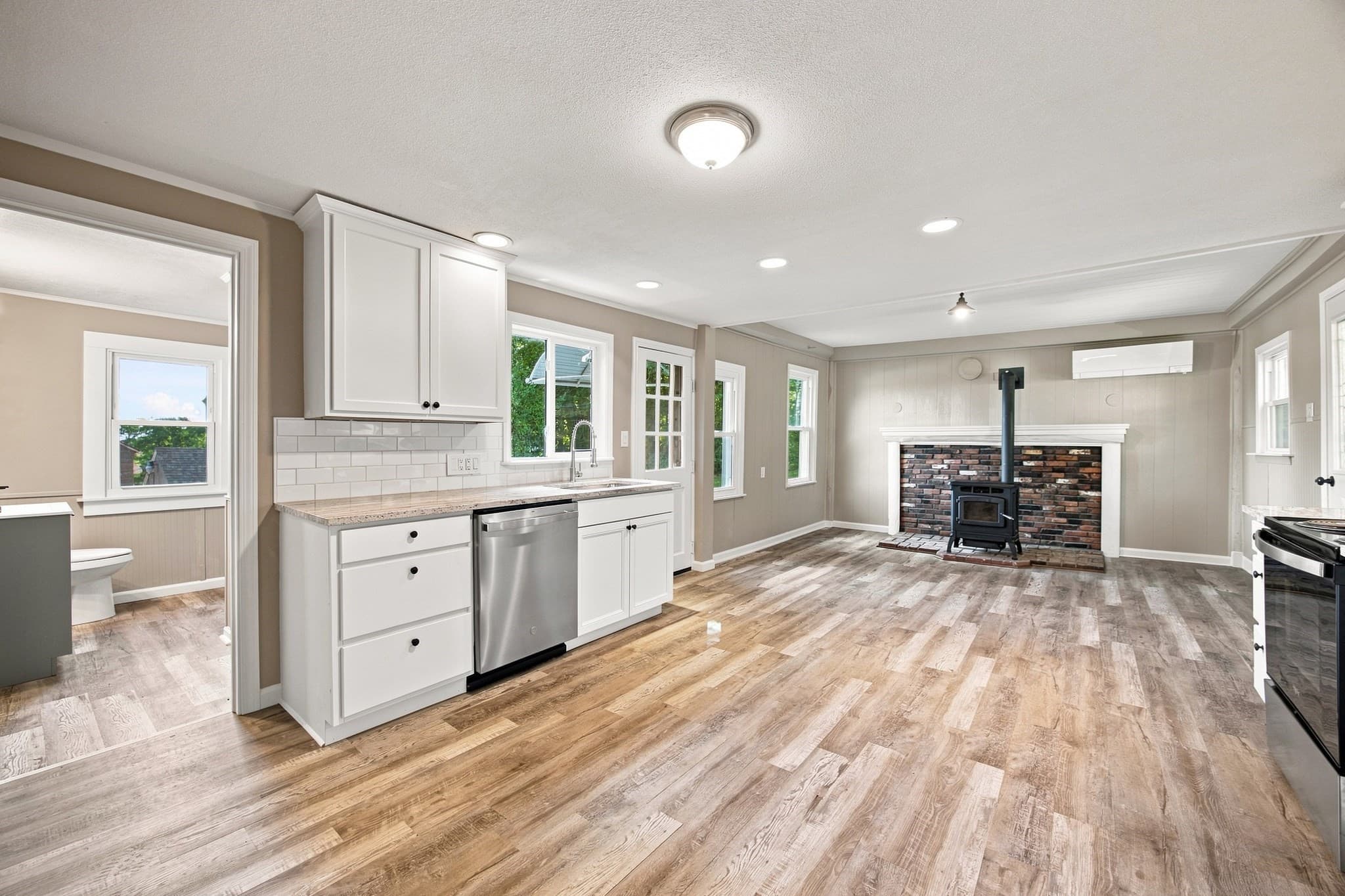 Single Family Residence at 188 Breckenridge St, Palmer MA 01069, Palmer, photo 3 of 35