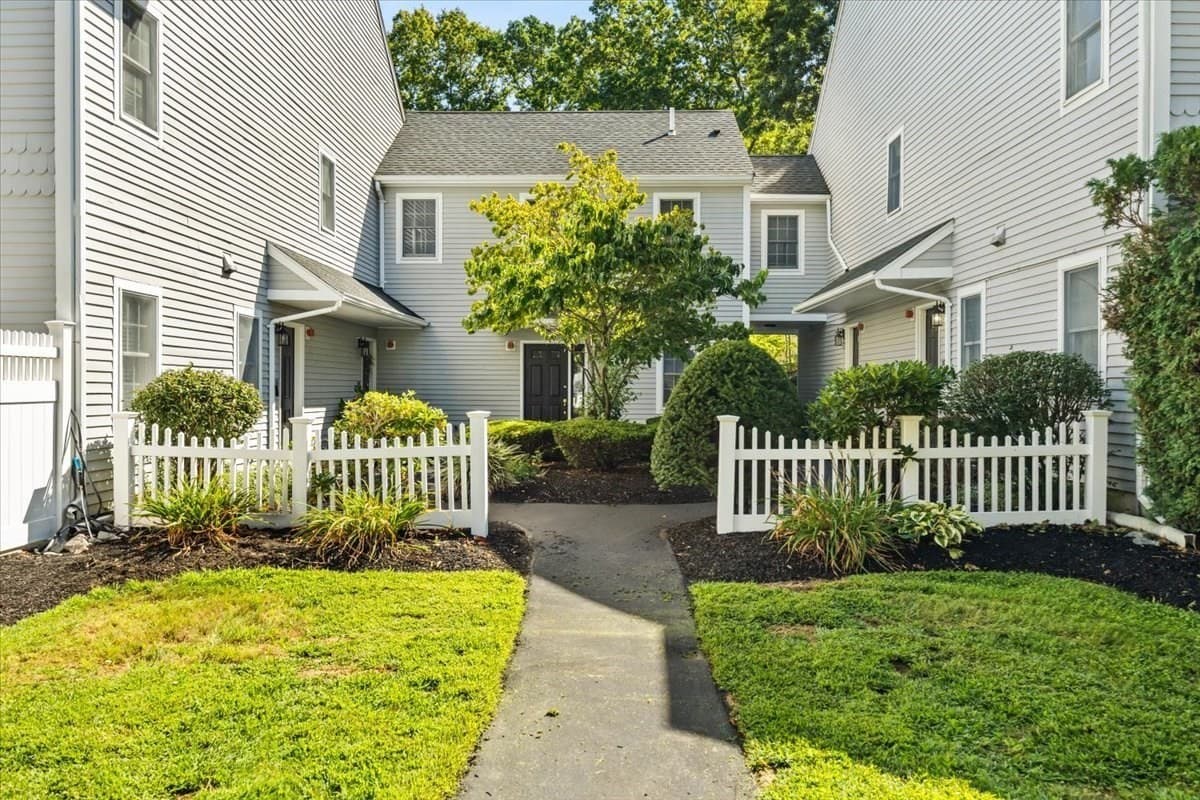 Condominium at 125 Highland St # 306, Taunton MA 02780, Taunton, photo 2 of 40