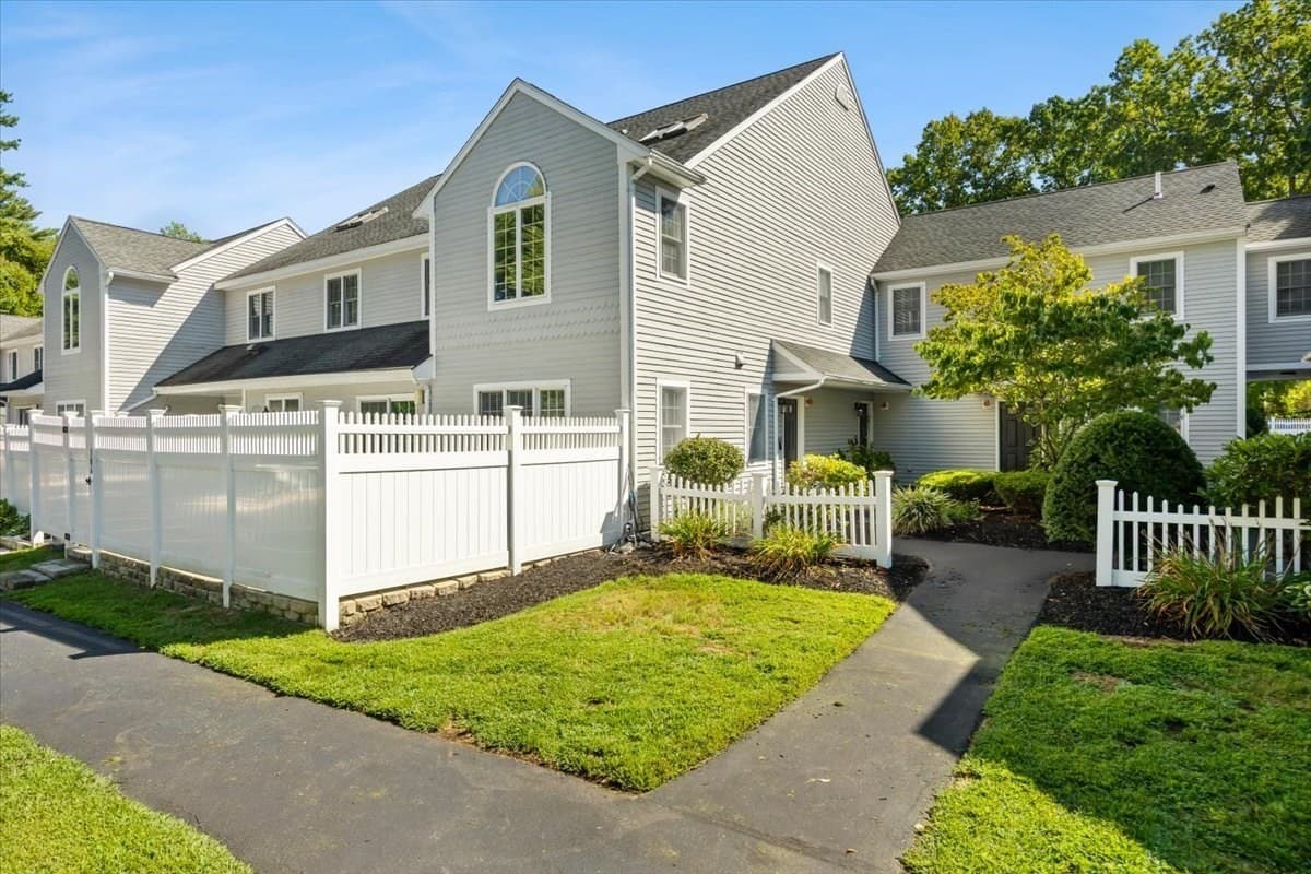 125 Highland St # 306, Taunton MA 02780