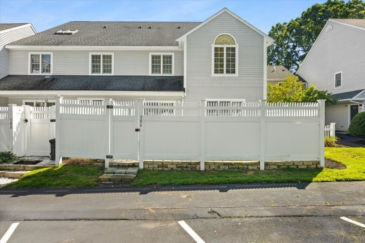 Condominium at 125 Highland St # 306, Taunton MA 02780, Taunton, photo 5 of 40