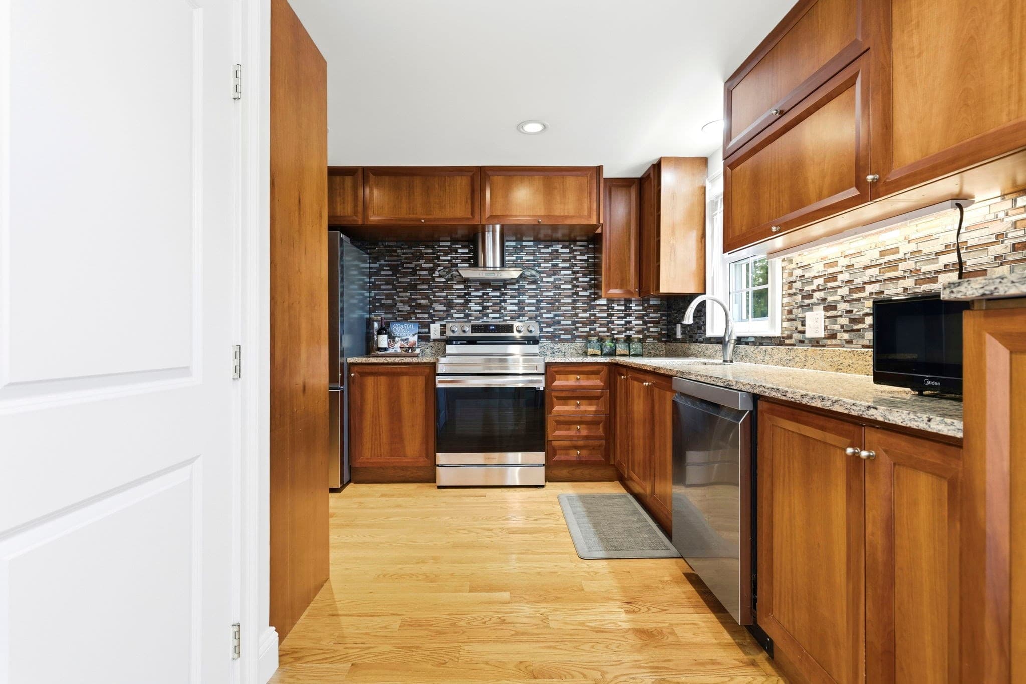 Single Family Residence at 6r Fairview Ave, Swampscott MA 01907, Swampscott, photo 6 of 38