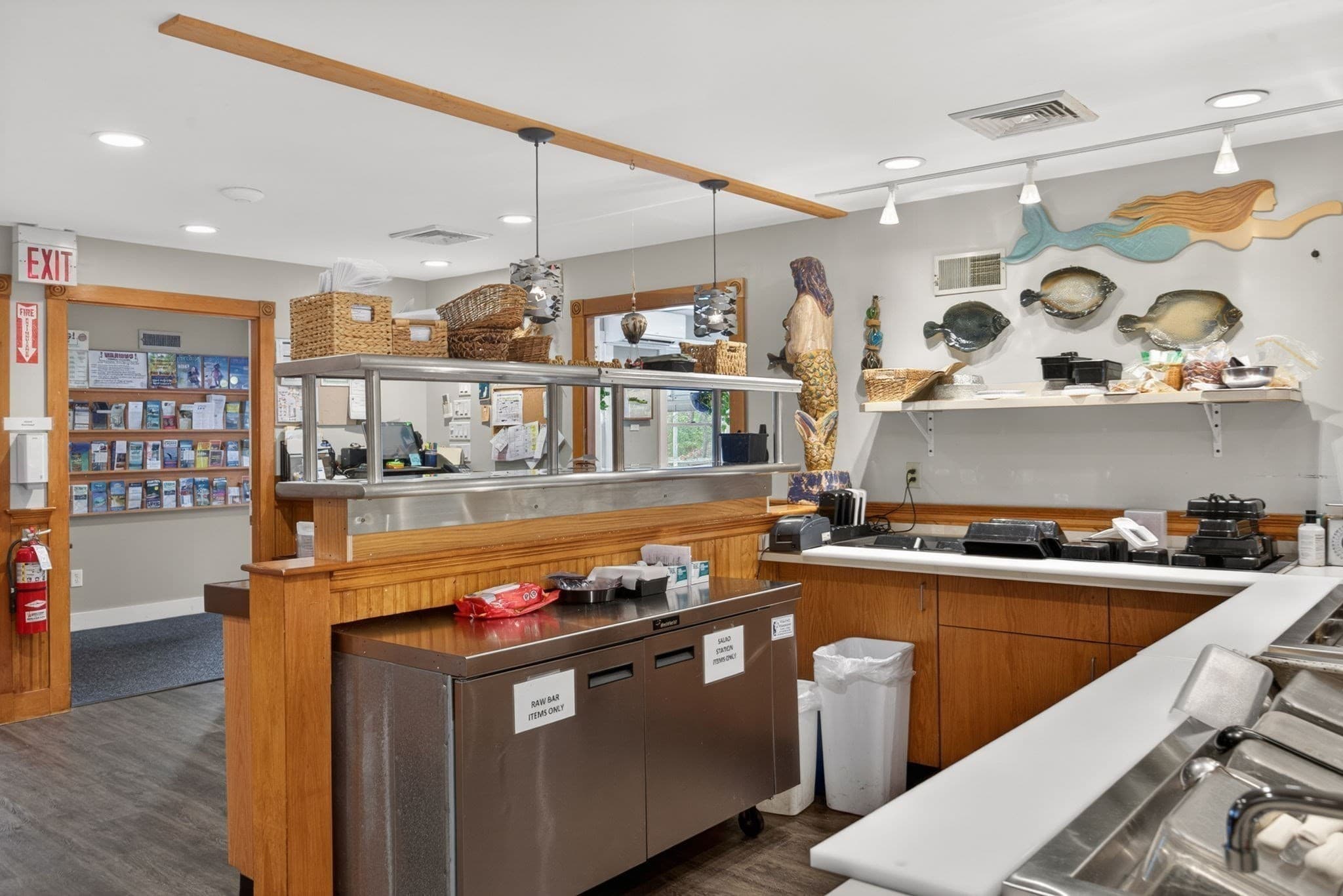 5-9 Family at 1019 Us-6, Wellfleet MA 02633, Wellfleet, photo 6 of 42