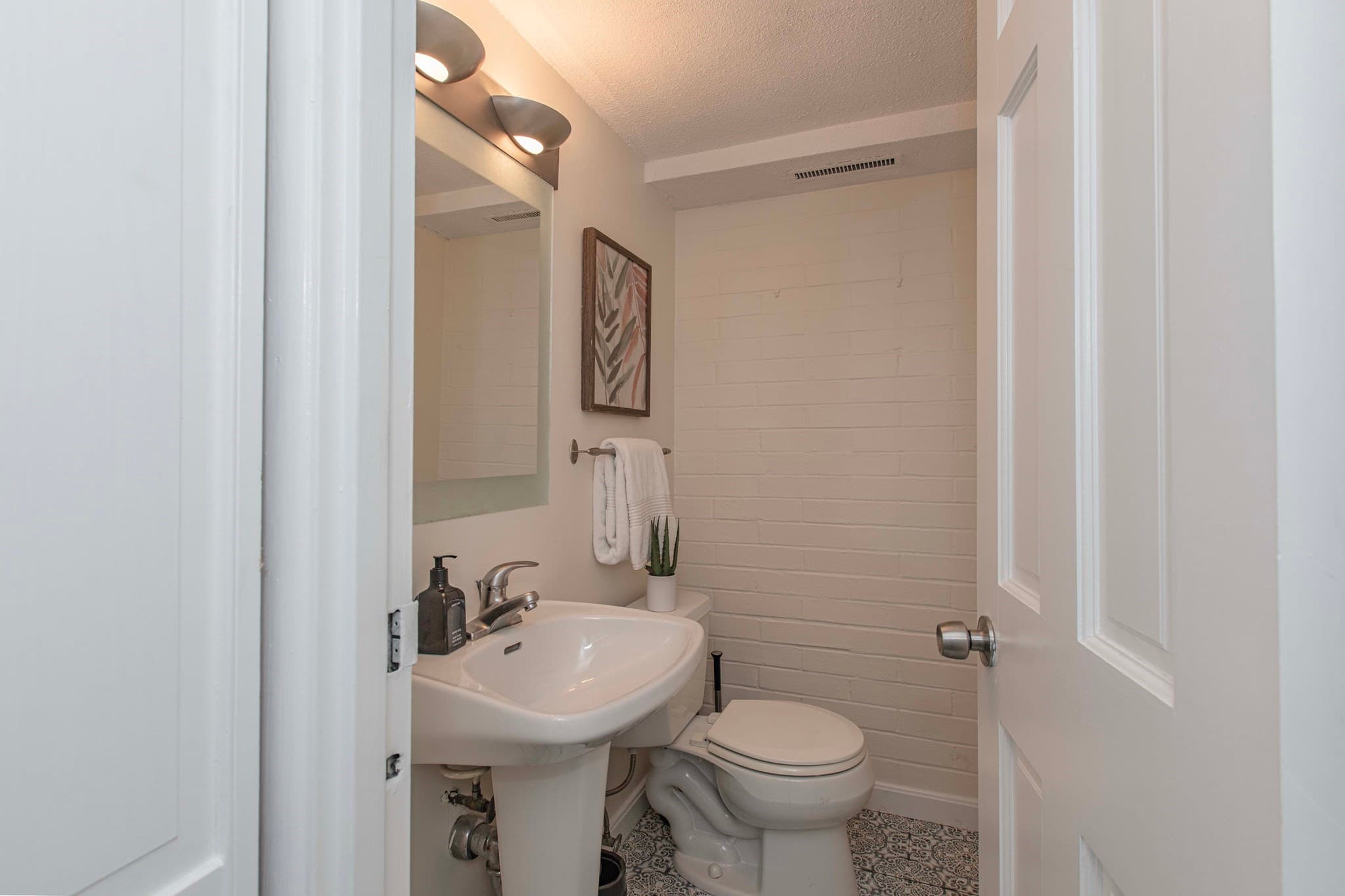 Condominium at 1856 Beacon Street, Brookline MA 02445, Brookline, photo 7 of 35