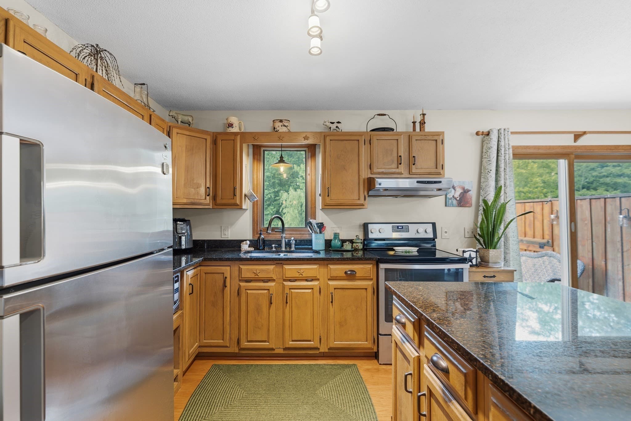 Single Family Residence at 137 Doreen Street, New Bedford MA 02745, New Bedford, photo 10 of 42