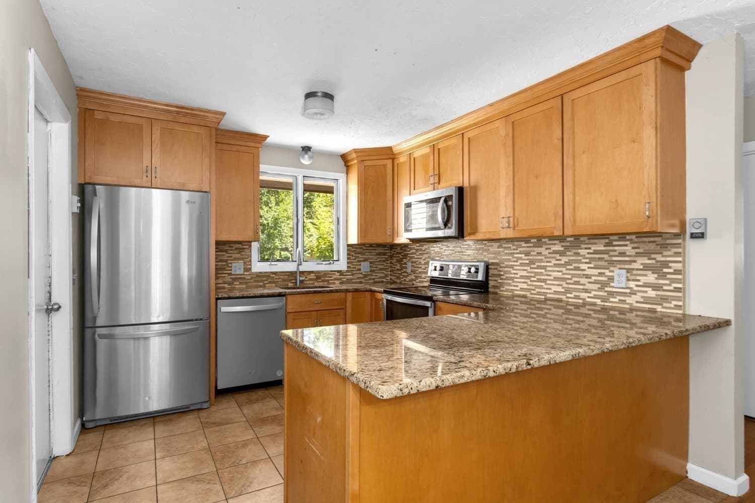 Condominium at 13 Emerson Way # 13, Franklin MA 02038, Franklin, photo 9 of 42