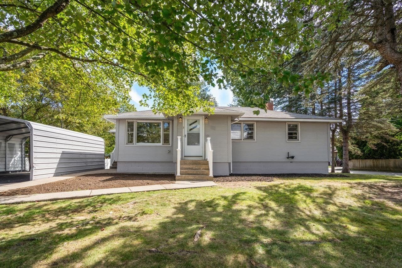 3 Hampton St, Worcester MA 01604