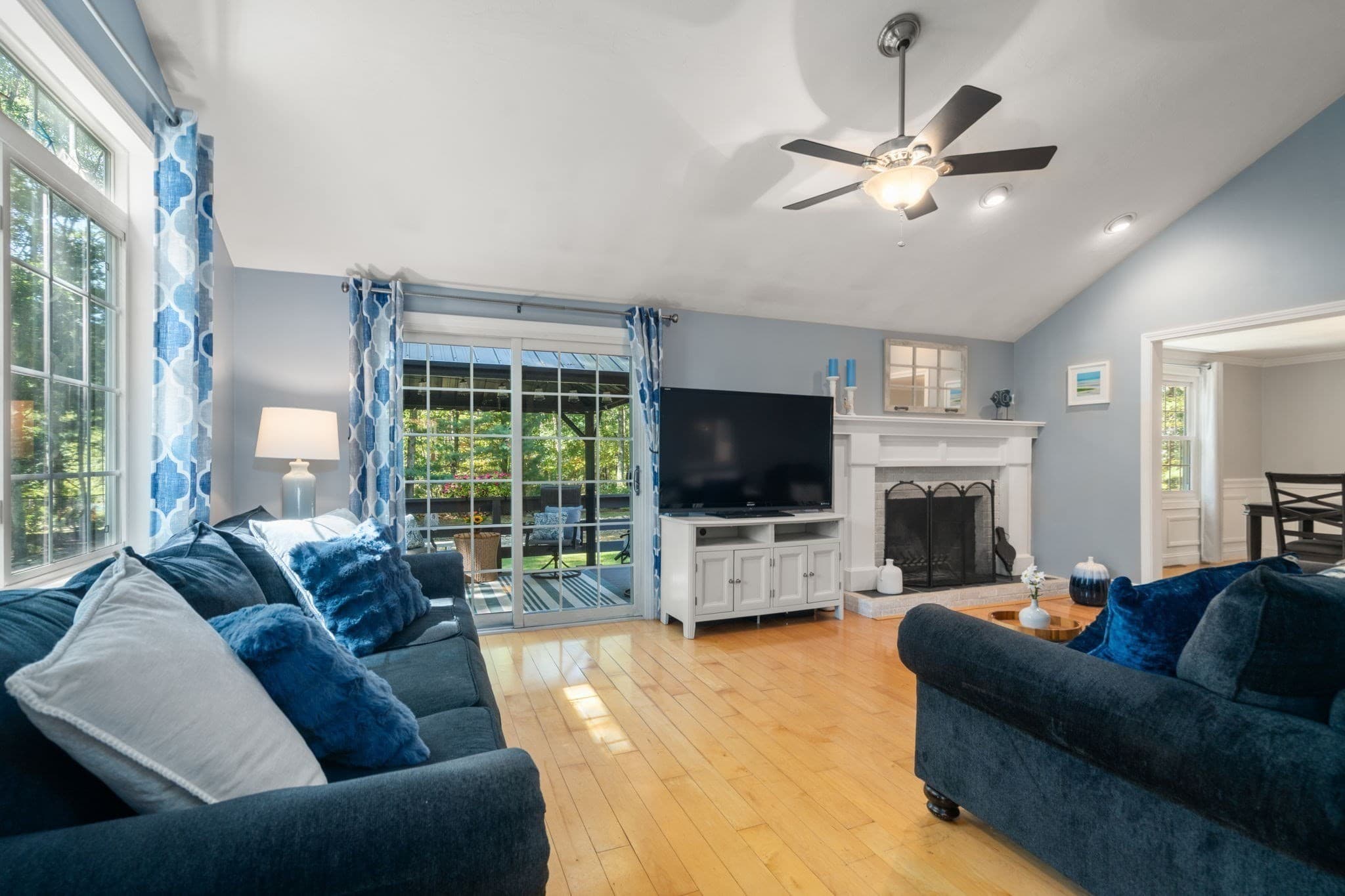 Single Family Residence at 20 Wexford Dr, Mansfield MA 02048, Mansfield, photo 7 of 30