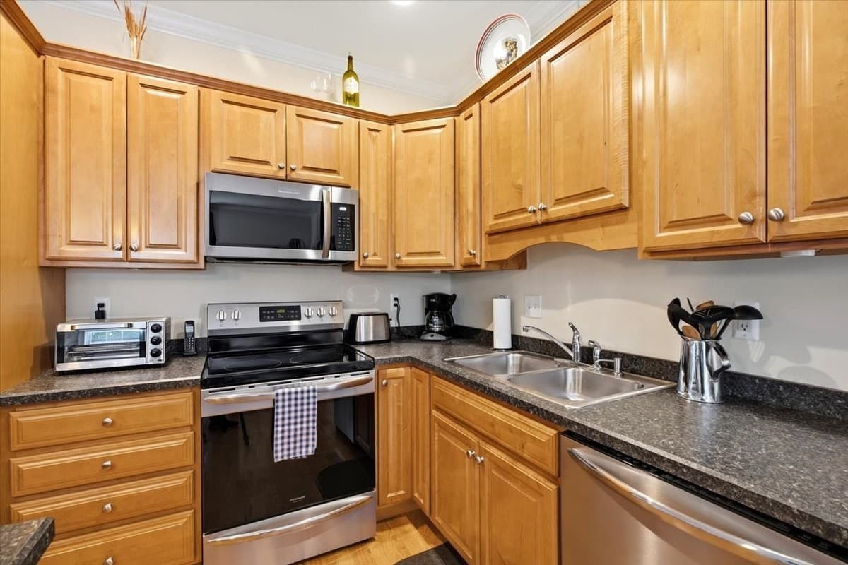 Condominium at 12 Wynnfield Cir # 12, Southwick MA 01077, Southwick, photo 16 of 42