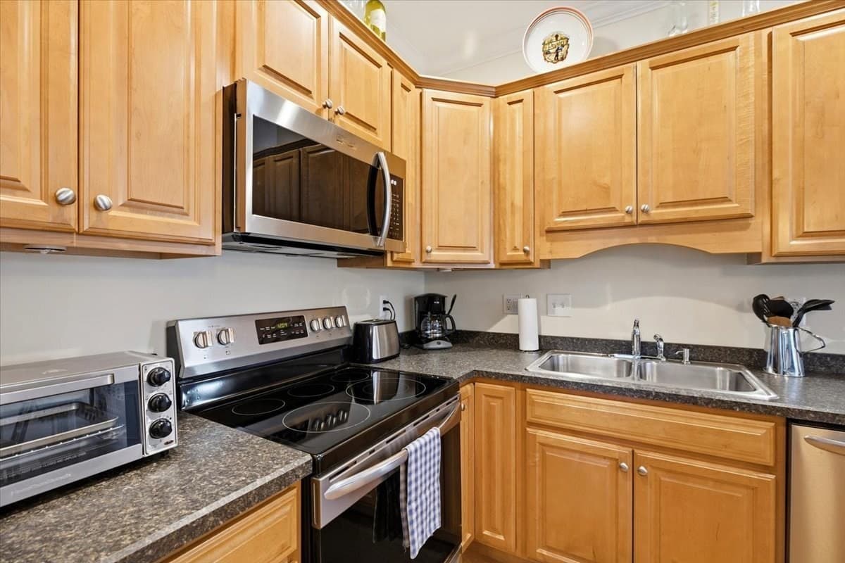 Condominium at 12 Wynnfield Cir # 12, Southwick MA 01077, Southwick, photo 18 of 42