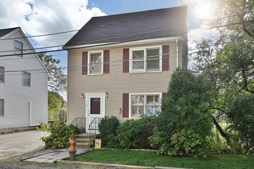 57 Hillcrest St, Waltham MA 02451