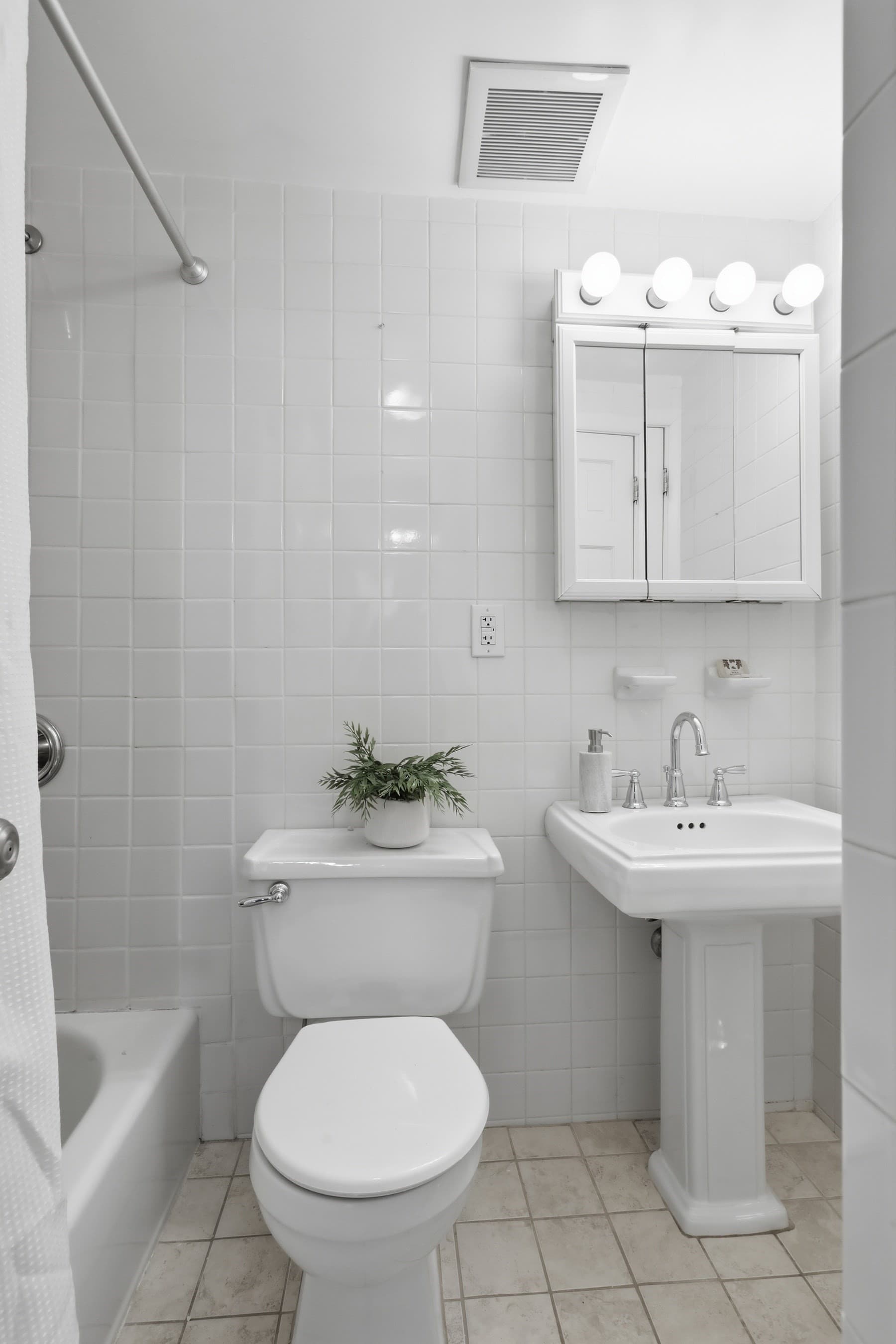 Condominium at 258 Marlborough St # 2R, Boston MA 02116, photo 14 of 19