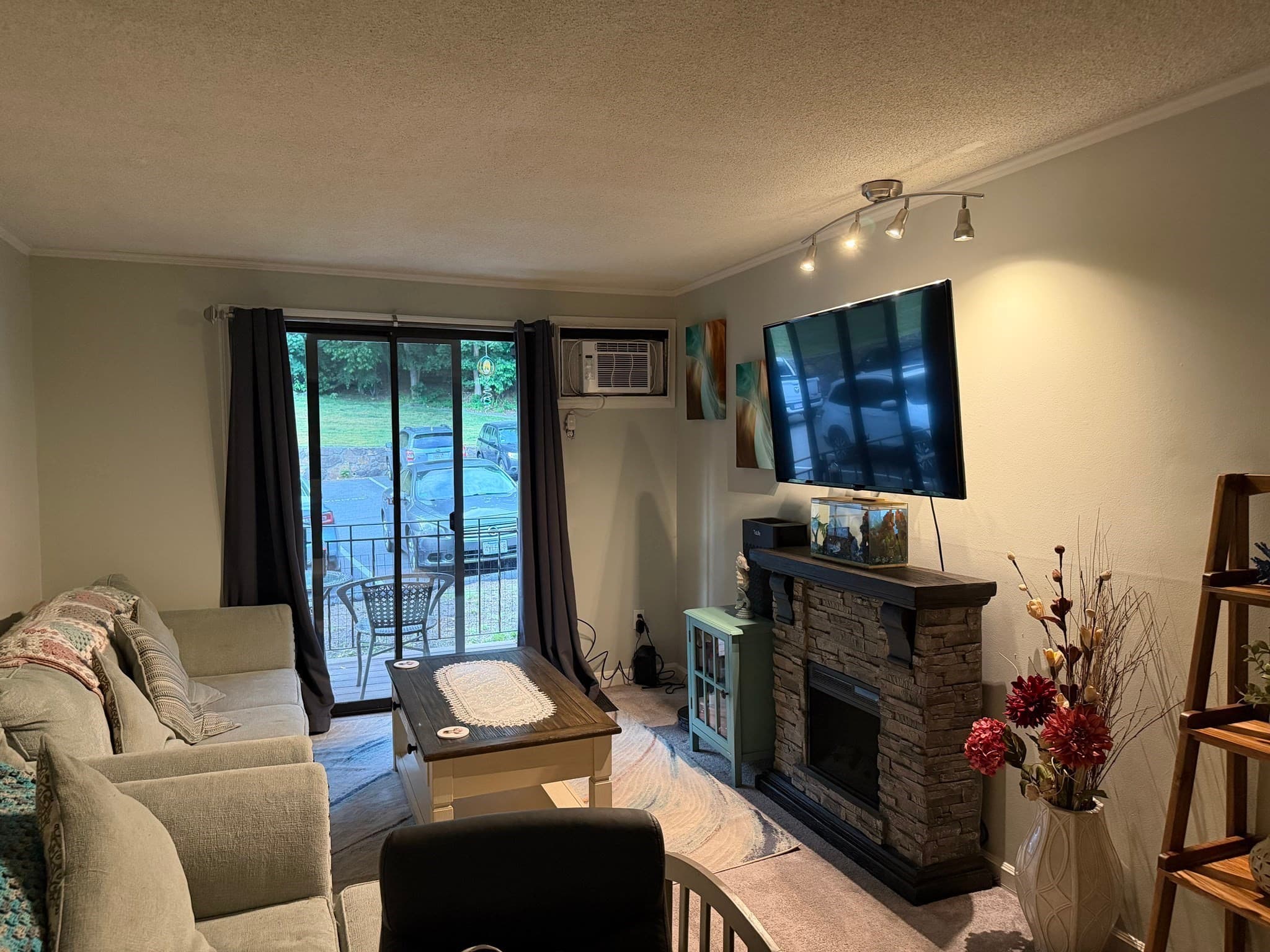 Condominium at 625 West Lowell Ave # 14, Haverhill MA 01832, Haverhill, photo 4 of 16