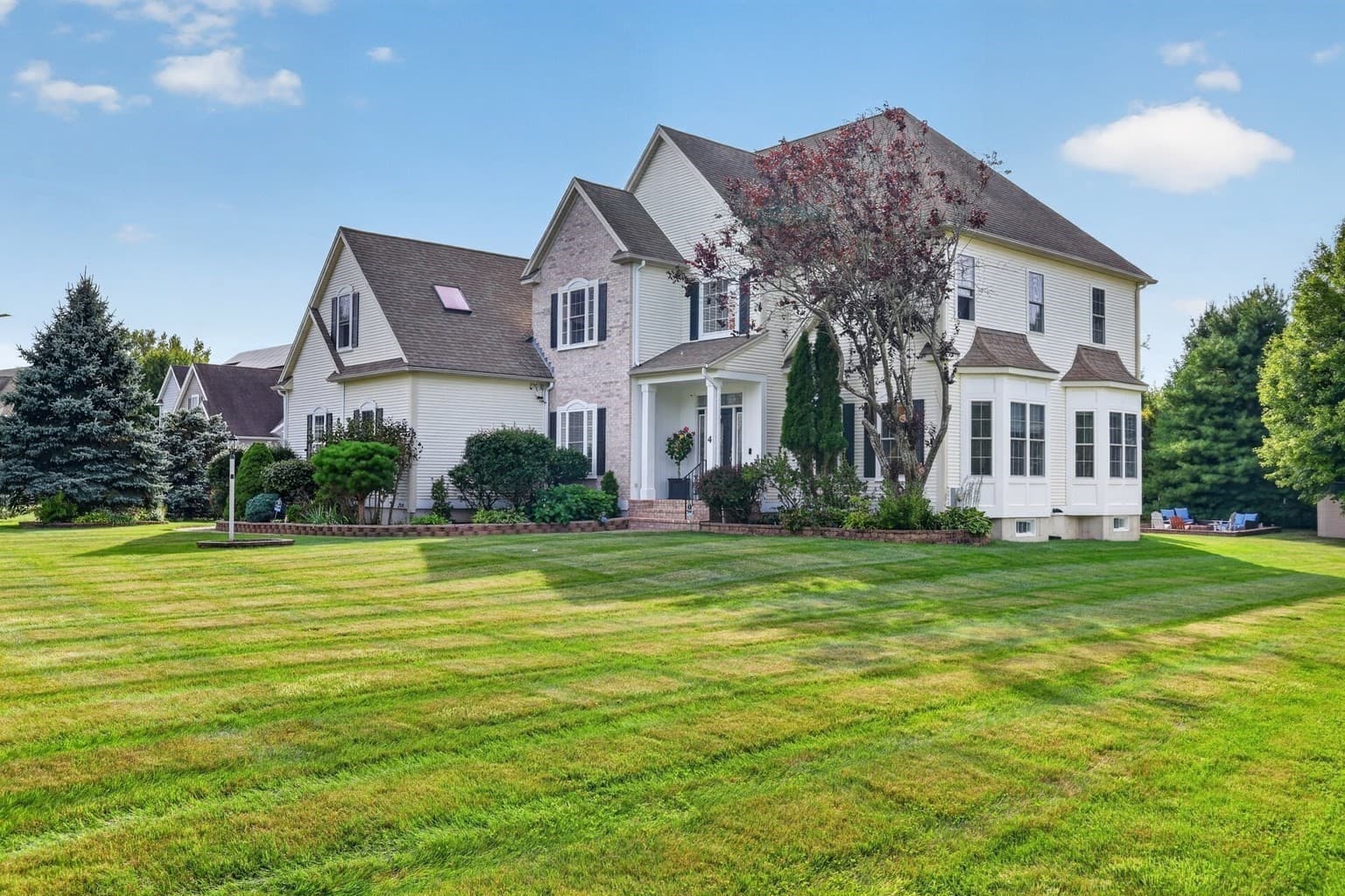 4 Iarussi Way, Medway MA 02053