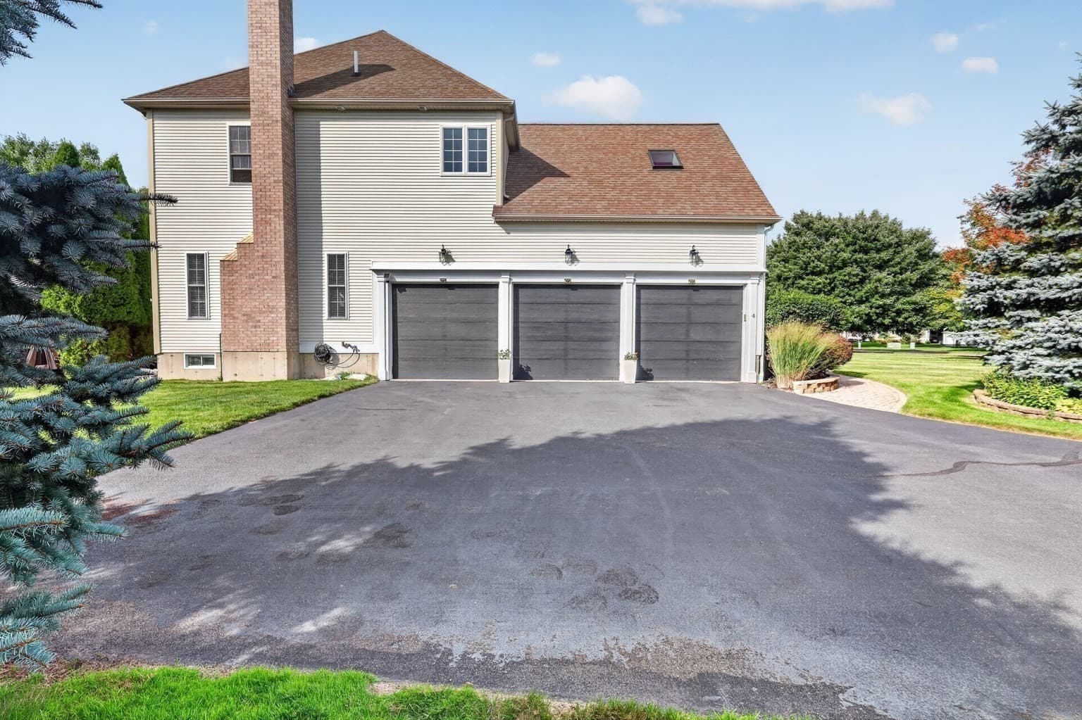 Single Family Residence at 4 Iarussi Way, Medway MA 02053, Medway, photo 8 of 40
