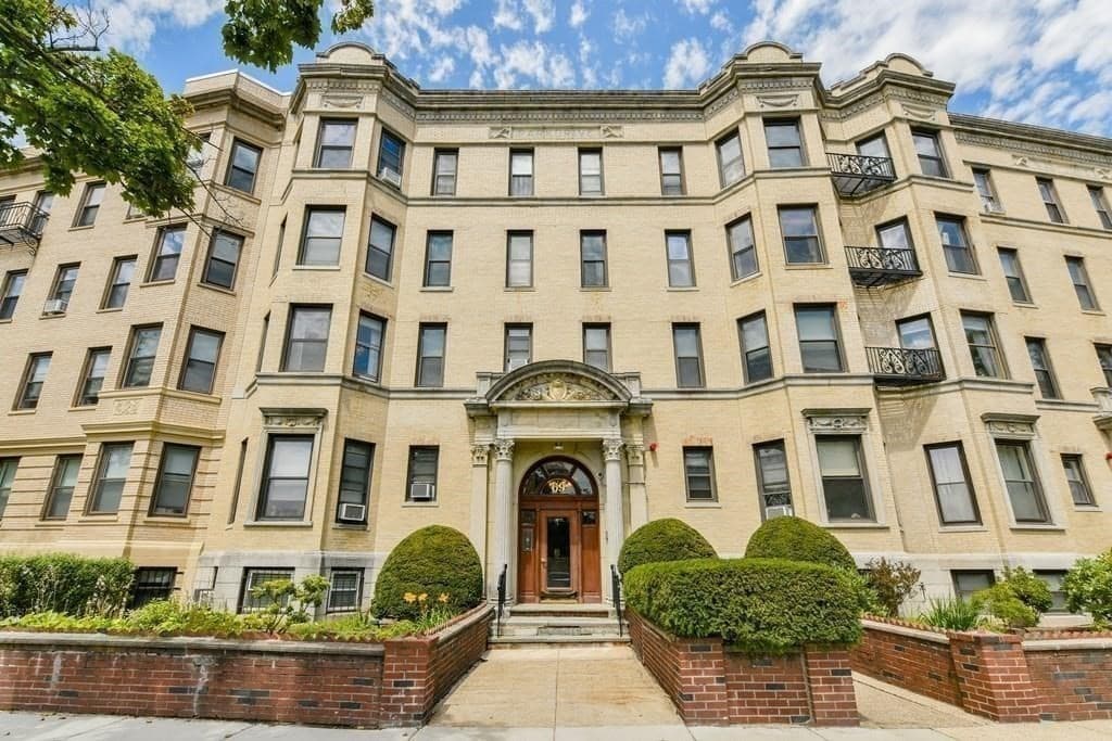 Condominium at 69 Park Drive # 8, Boston MA 02215, photo 14 of 18