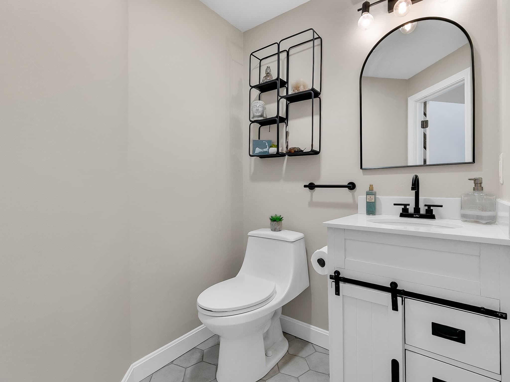 Condominium at 21 W Parish Ct # 21, Haverhill MA 01832, Haverhill, photo 12 of 24