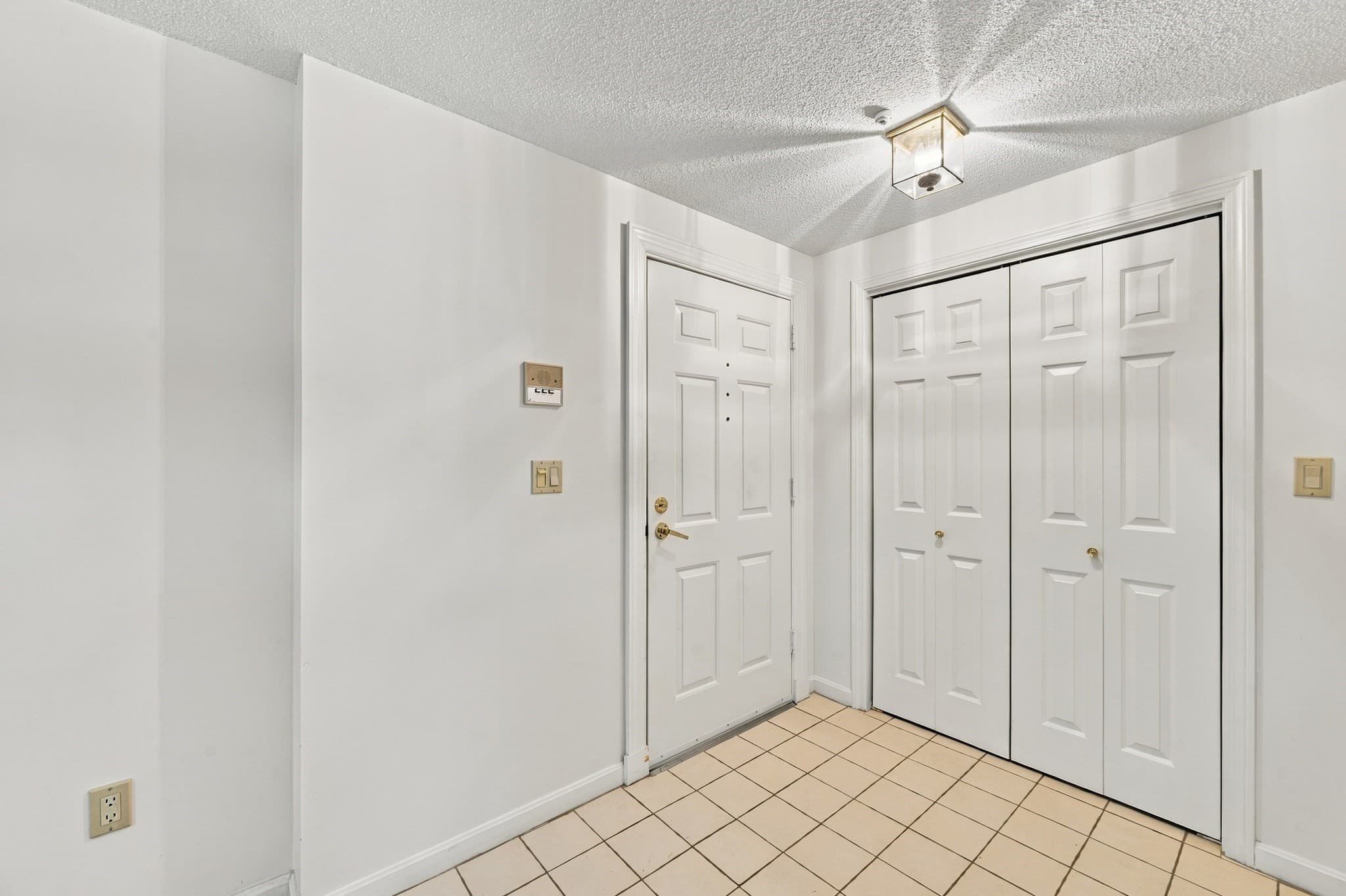 Condominium at 12 Ledgewood Way # 21, Peabody MA 01960, Peabody, photo 6 of 41