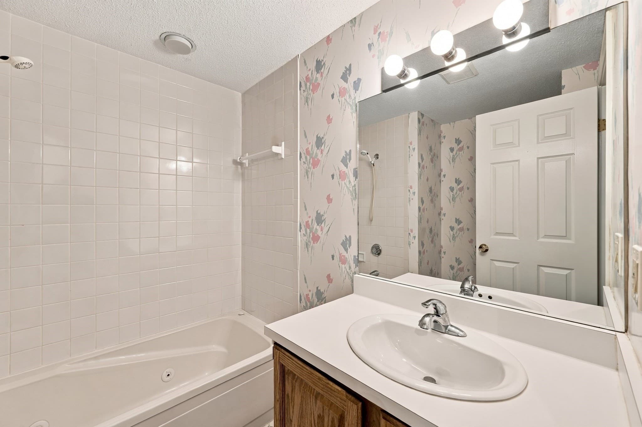 Condominium at 12 Ledgewood Way # 21, Peabody MA 01960, Peabody, photo 22 of 41