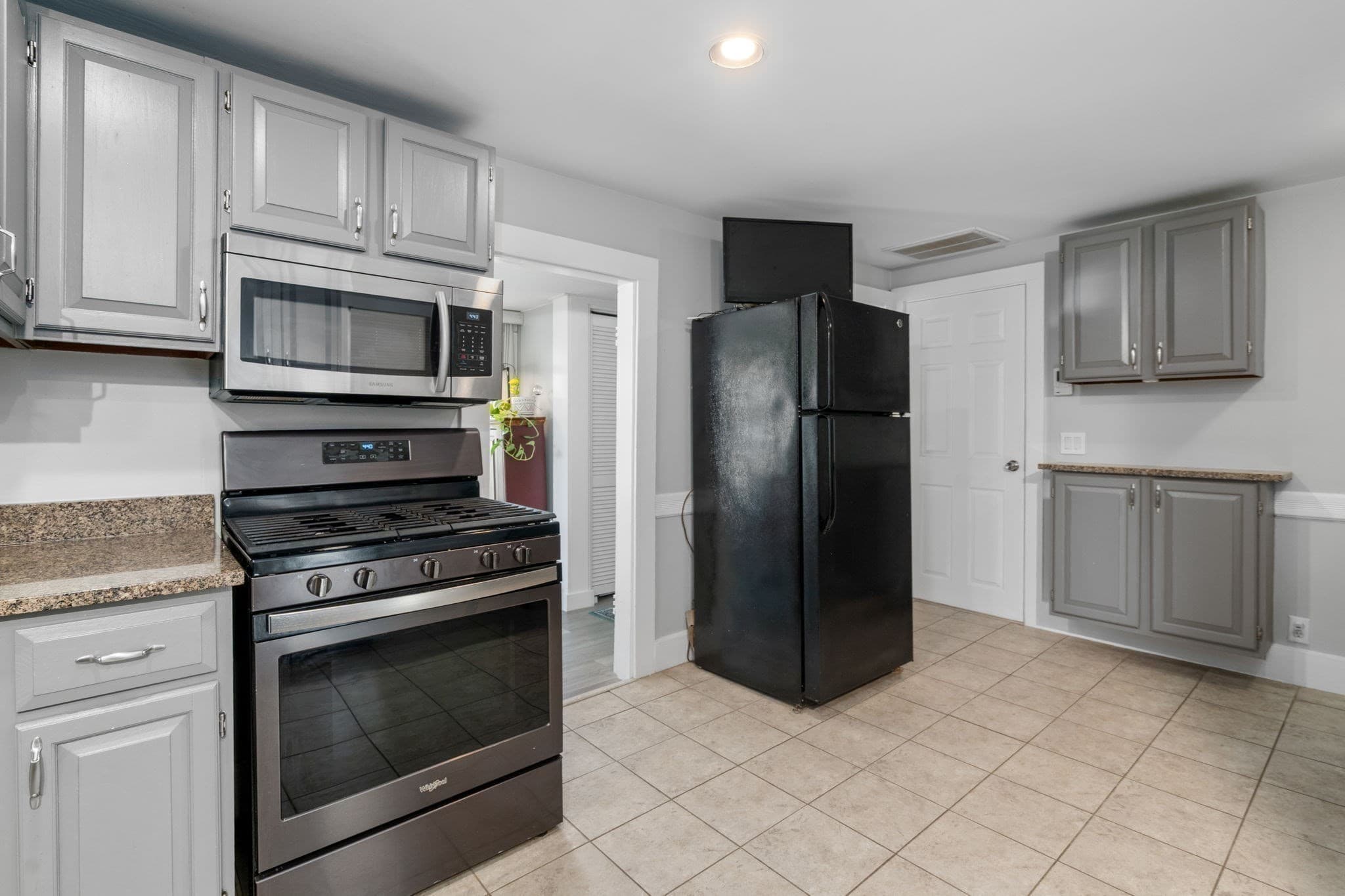 2 Family - 2 Units Up/Down at 43 Pleasant St, Hudson MA 01749, Hudson, photo 12 of 18