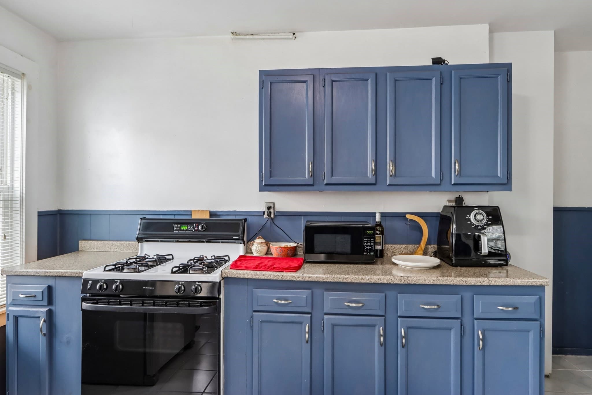 Condominium at 15 Grant # 15, Beverly MA 01915, Beverly, photo 8 of 31