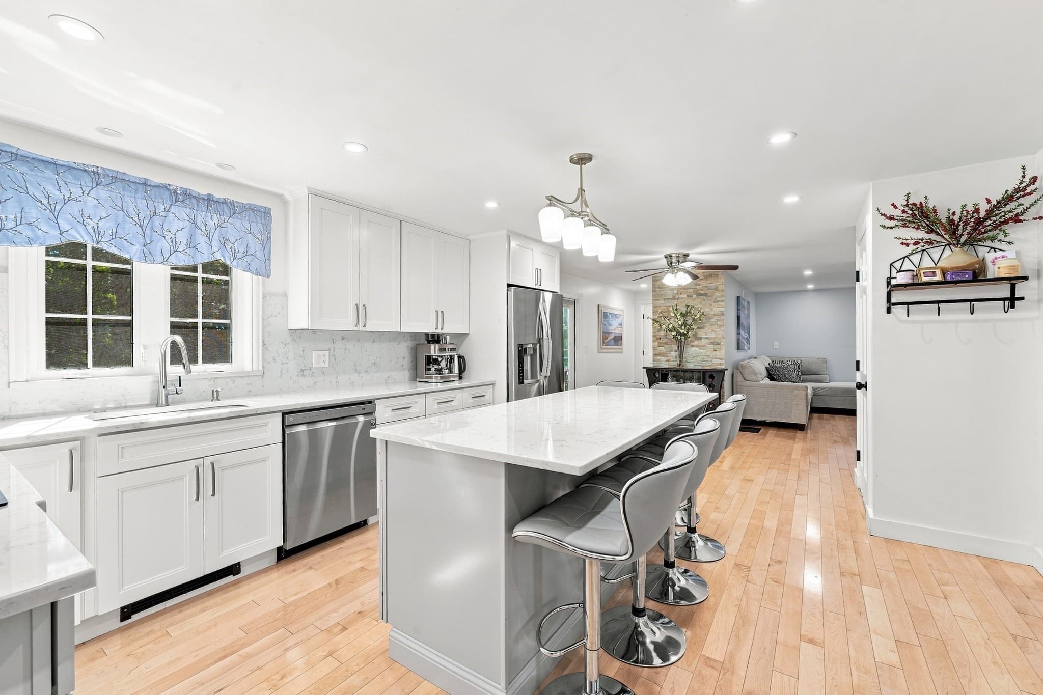 Single Family Residence at 5 Lady Slipper Ln, Methuen MA 01844, Methuen, photo 6 of 41