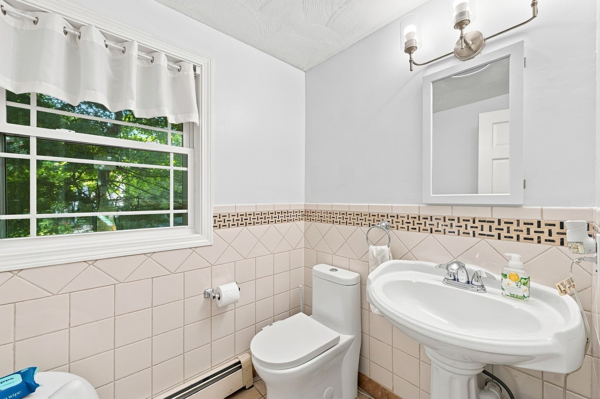 Single Family Residence at 5 Lady Slipper Ln, Methuen MA 01844, Methuen, photo 14 of 41