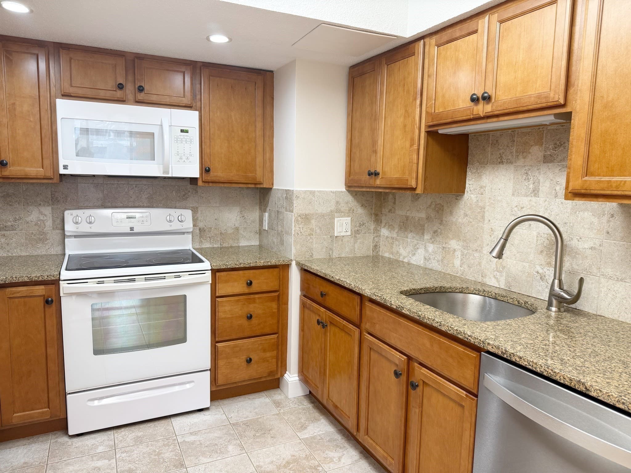Condominium at 1731 Beacon St # 713, Brookline MA 02445, Brookline, photo 25 of 40