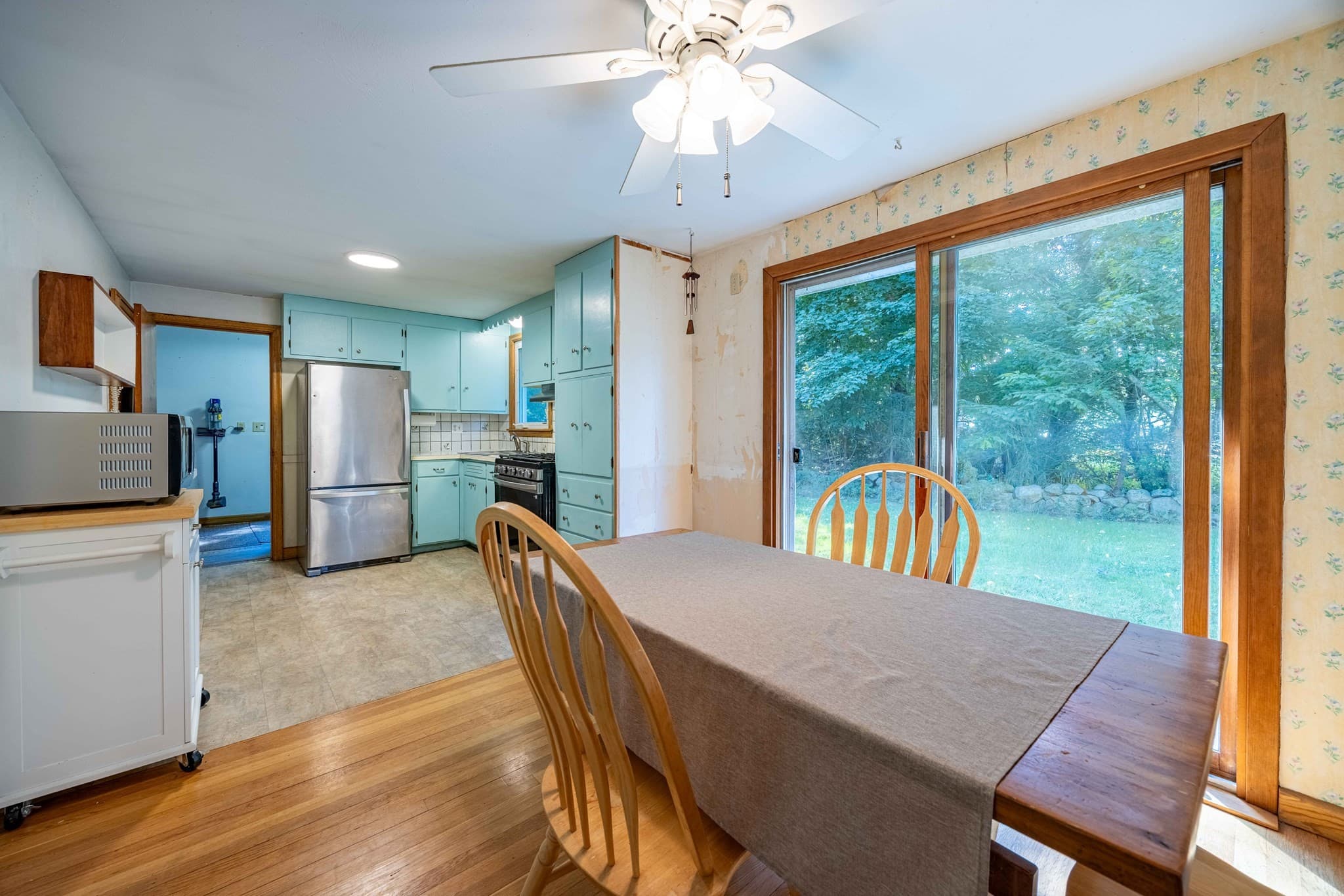 Single Family Residence at 4 Virginia Road, Medway MA 02053, Medway, photo 9 of 37