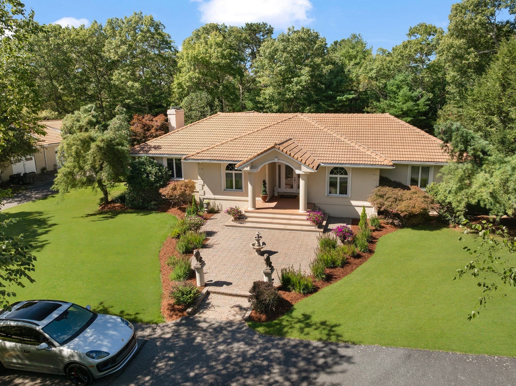Single Family Residence at 22 Brook View Dr, Scituate RI 02831, Scituate, photo 4 of 41
