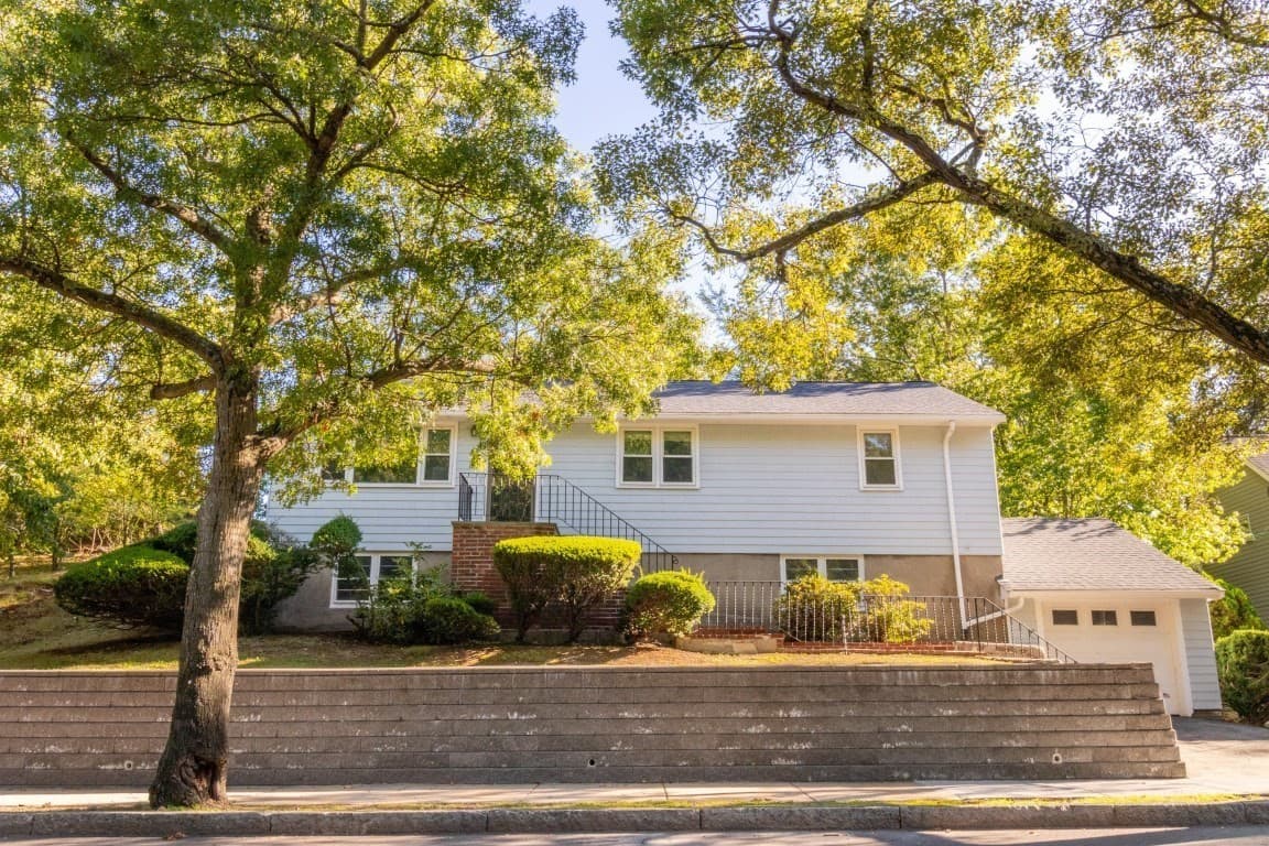 32 Vfw Pkwy, Boston MA 02467