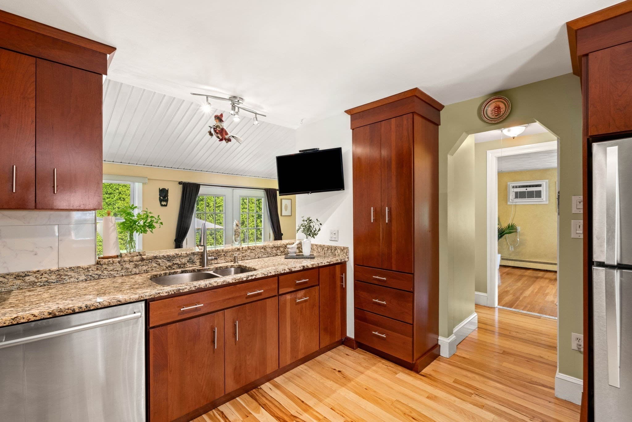 Single Family Residence at 52 Thornton Ave, Methuen MA 01844, Methuen, photo 5 of 32