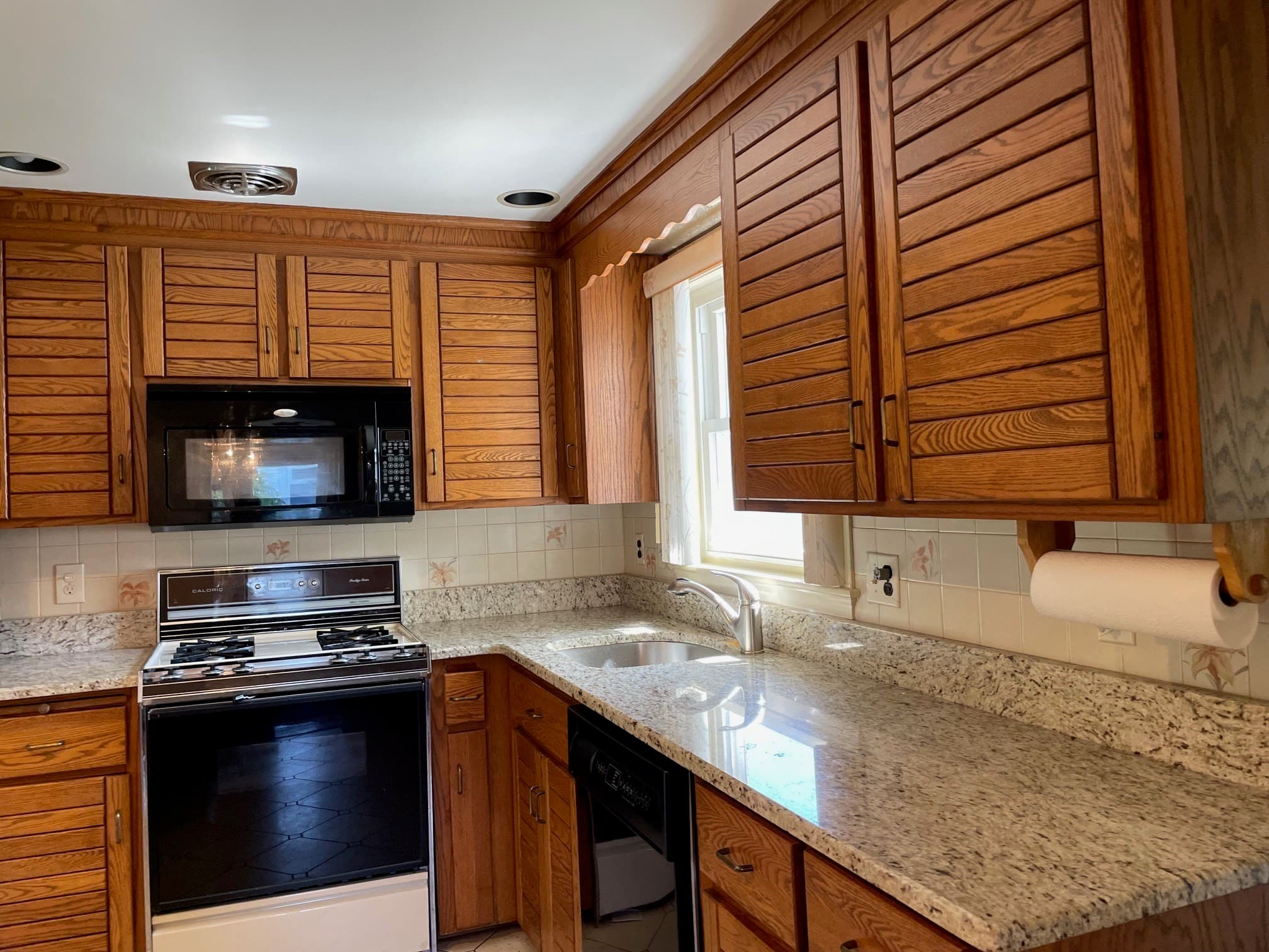Single Family Residence at 4 Sunset Drive, Randolph MA 02368, Randolph, photo 6 of 16
