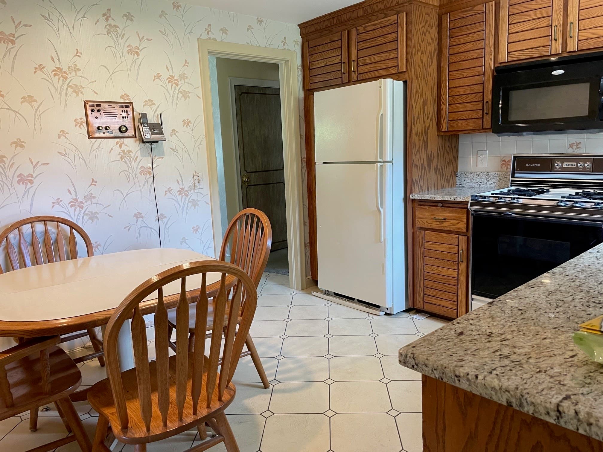 Single Family Residence at 4 Sunset Drive, Randolph MA 02368, Randolph, photo 7 of 16