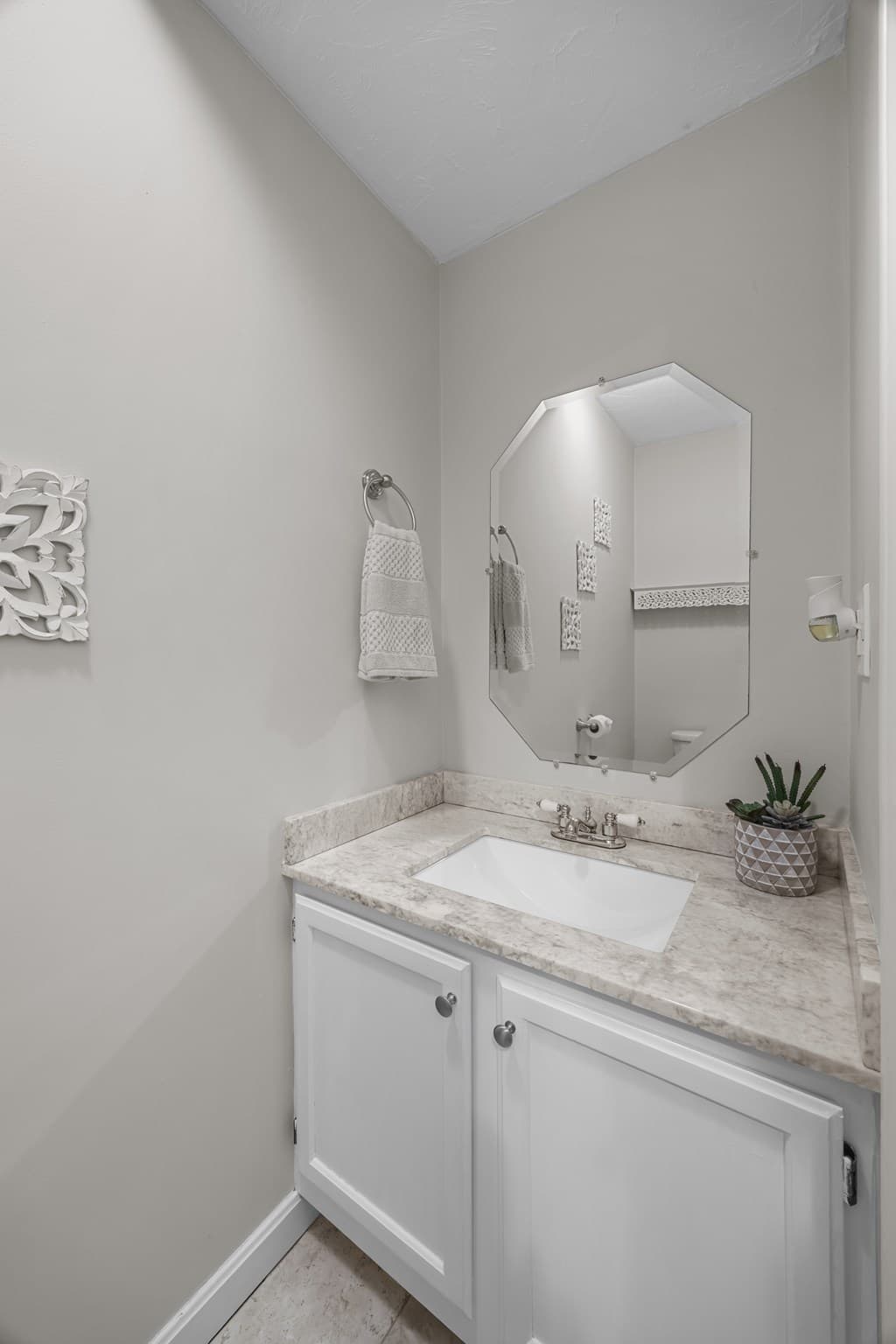 Condominium at 11 Towle Drive # 11, Holden MA 01520, Holden, photo 11 of 32