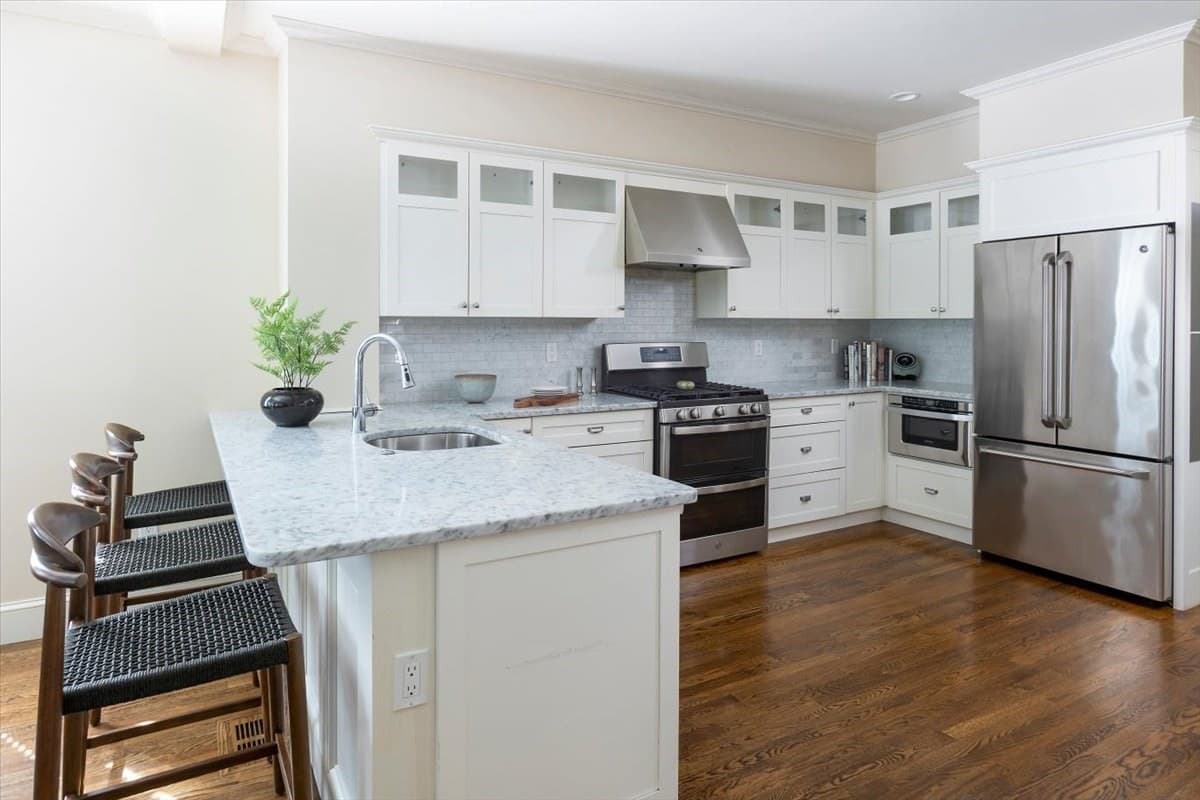 Condominium at 17 Davis Ave. # 1, Brookline MA 02445, Brookline, photo 6 of 17