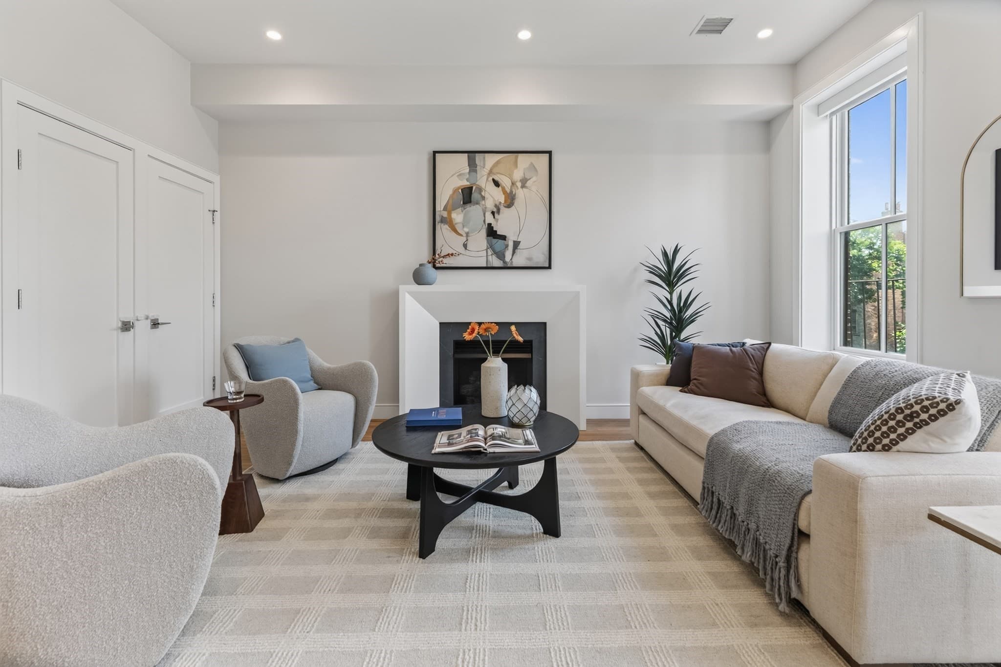 Condominium at 511 Massachusetts Avenue # 3, Boston MA 02118, photo 2 of 16