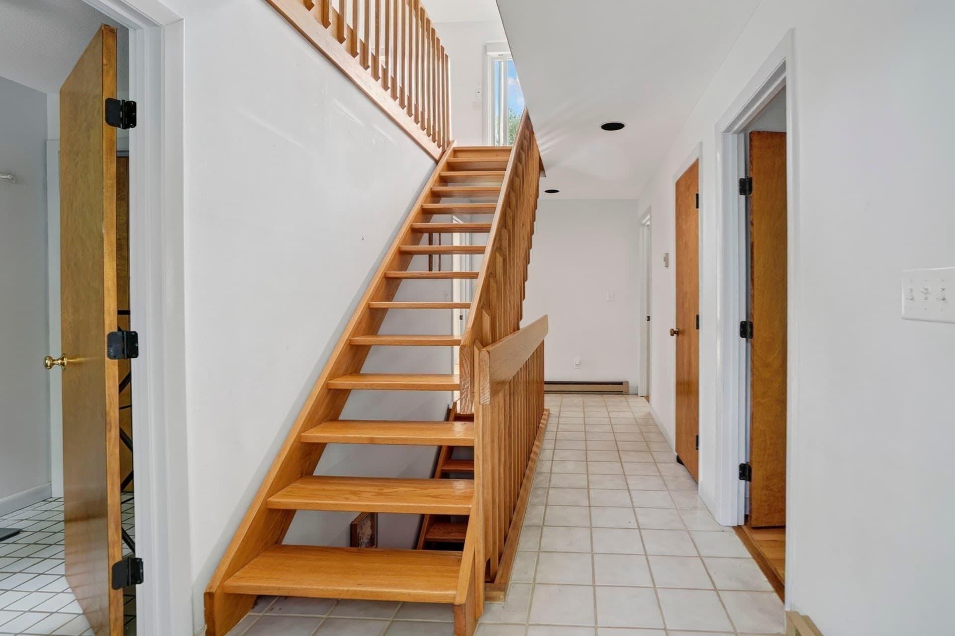 Single Family Residence at 14 High Meadow Ln, Oak Bluffs MA 02557, photo 2 of 39
